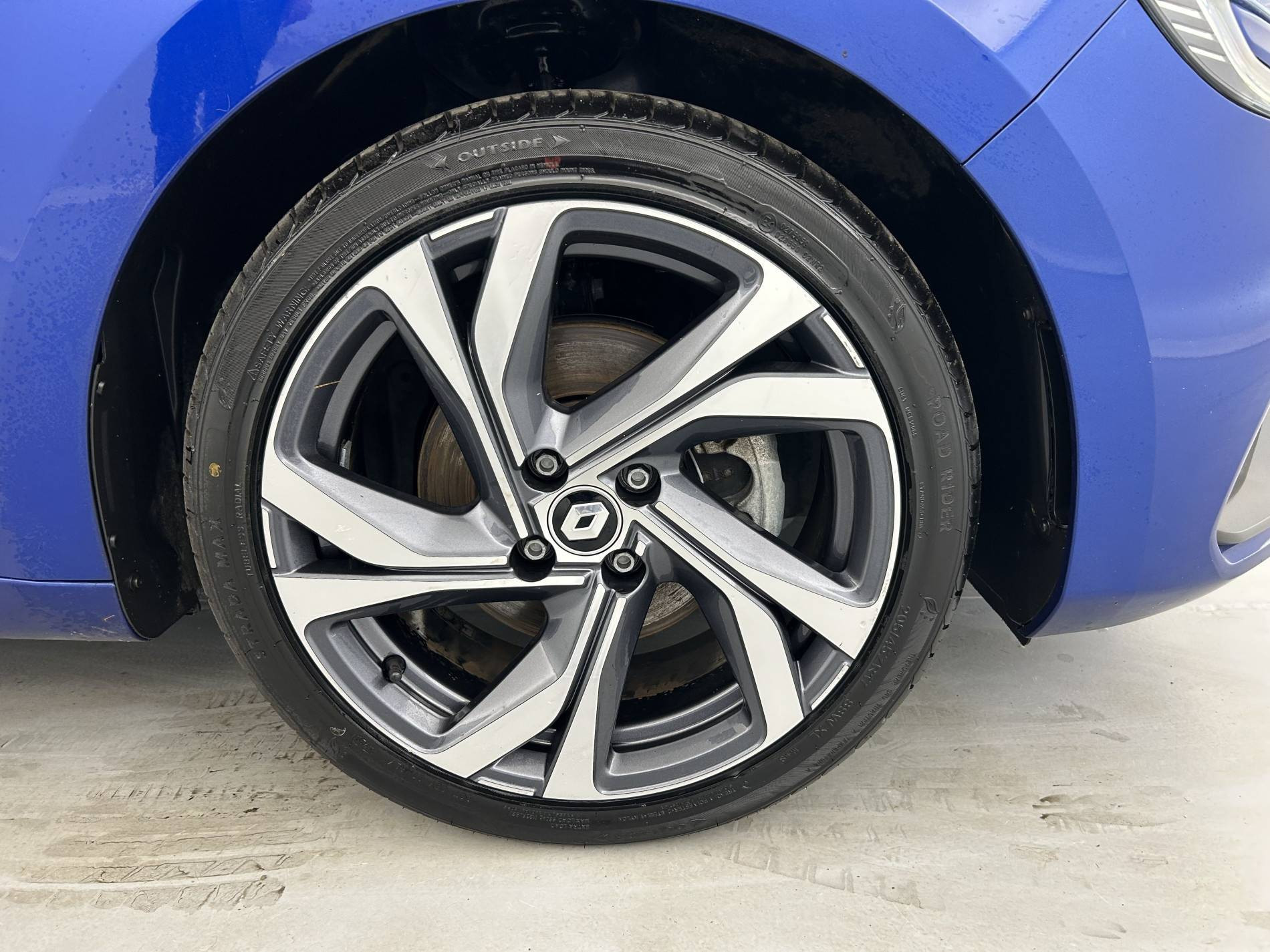 Vente en ligne Renault Clio 5 Clio E-Tech 140 - 21N au prix de 17 790 €