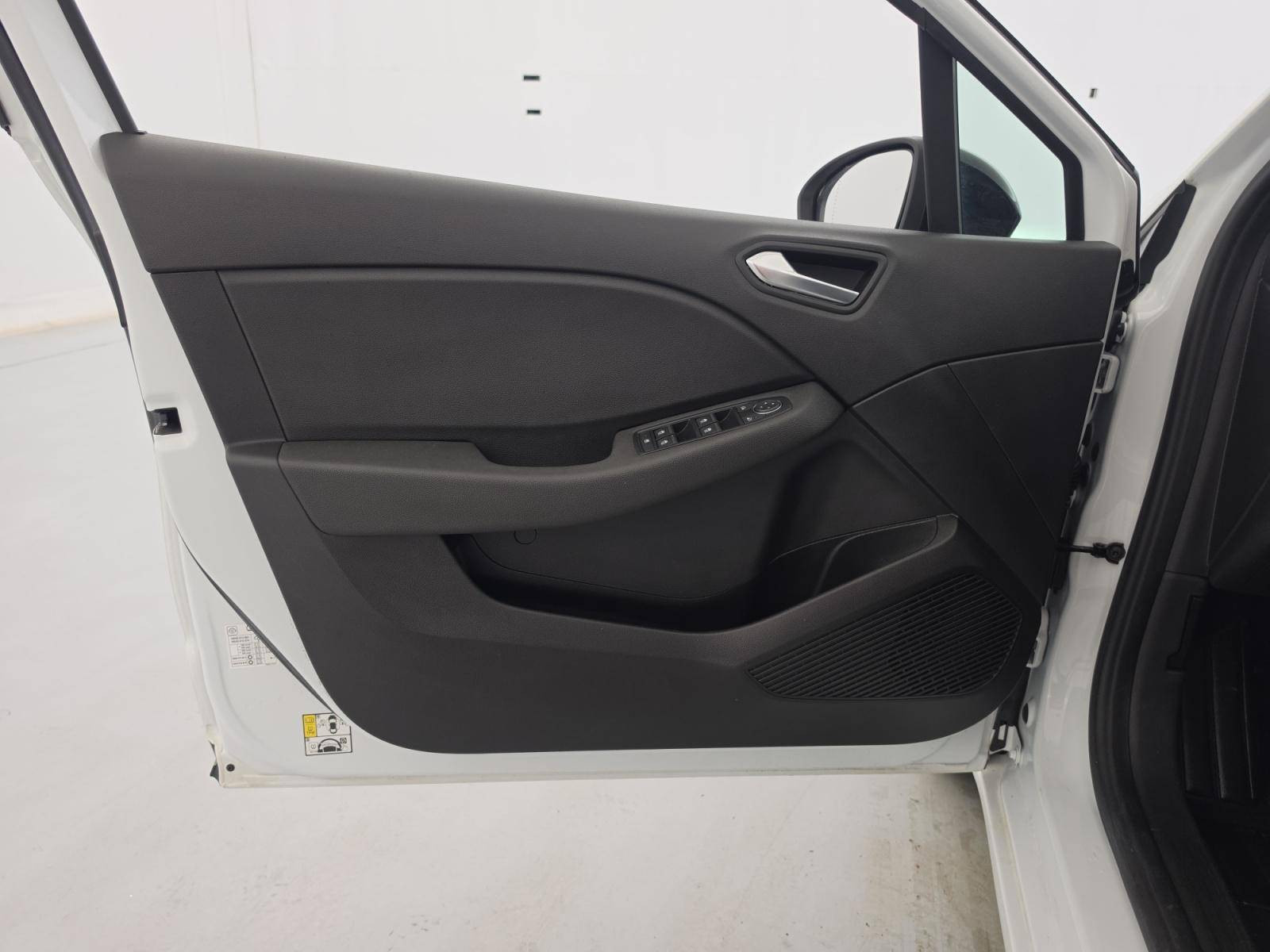 Vente en ligne Renault Clio 5 Clio TCe 90 au prix de 13 489 €