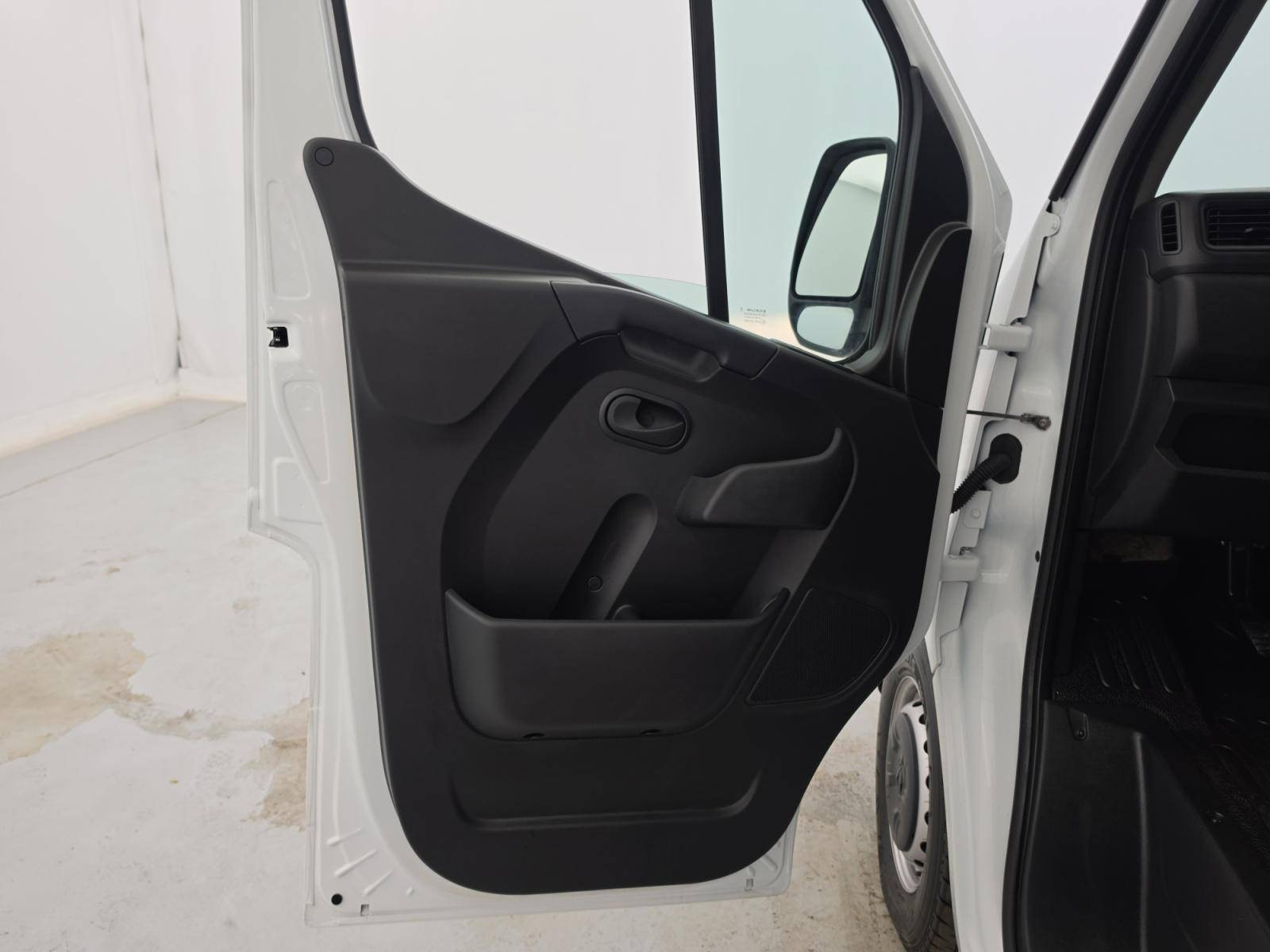 Vente en ligne Renault Master Fourgon MASTER FGN TRAC F3500 L3H3 BLUE DCI 135 au prix de 25 900 €