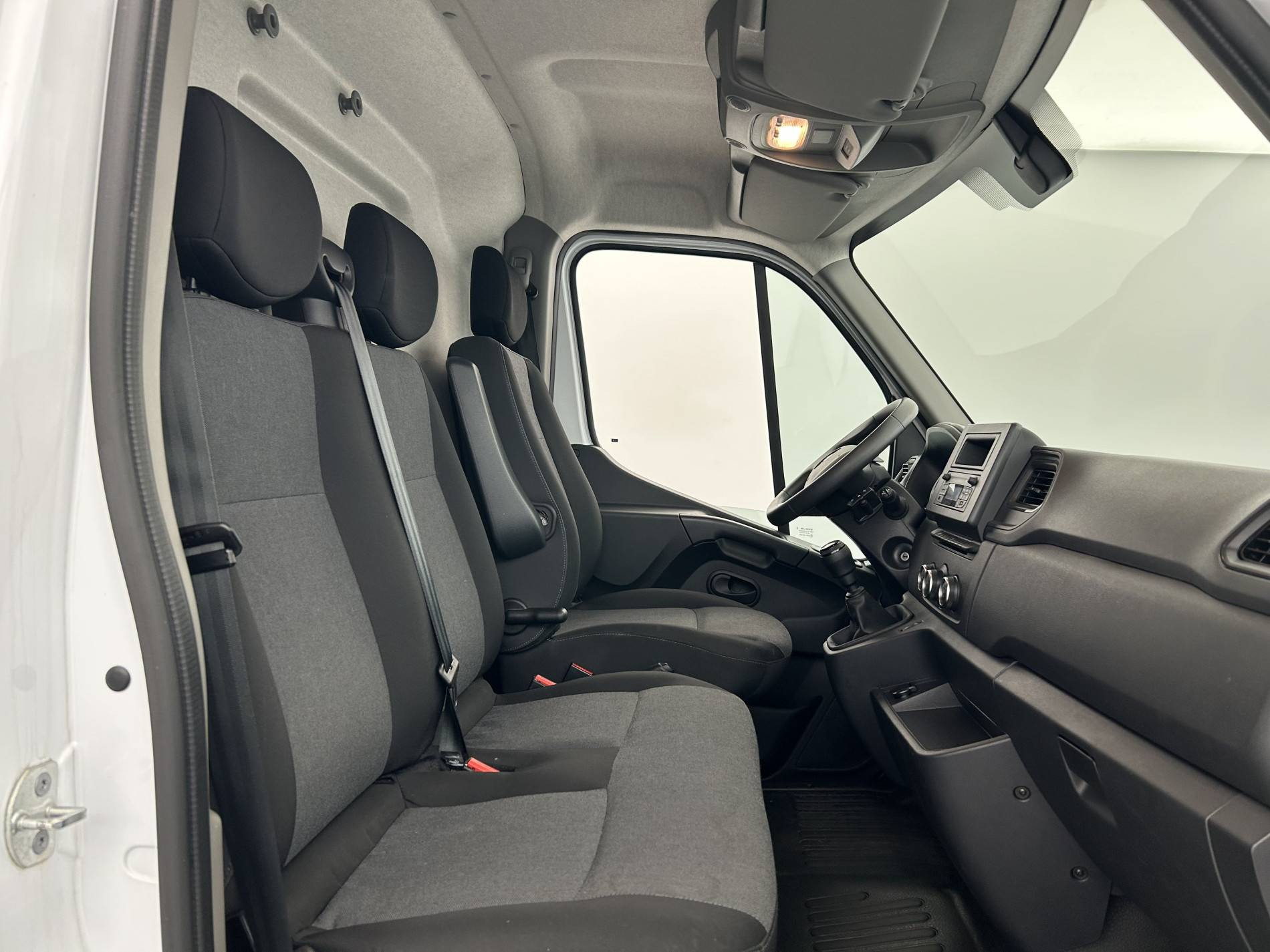 Vente en ligne Renault Master Fourgon MASTER FGN TRAC F3500 L2H2 BLUE DCI 135 au prix de 23 990 €