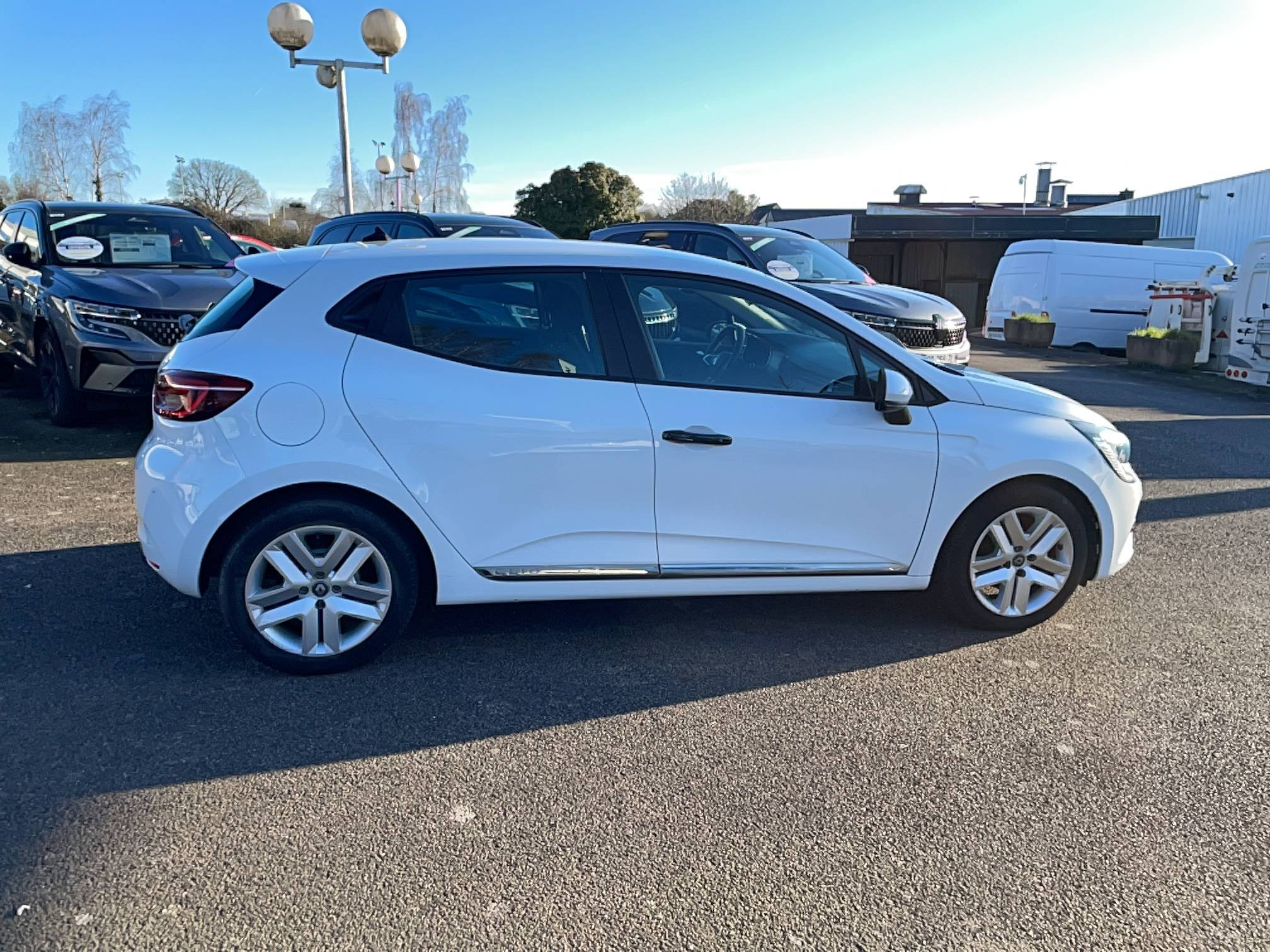 Vente en ligne Renault Clio 5 Clio Blue dCi 85 au prix de 13 790 €