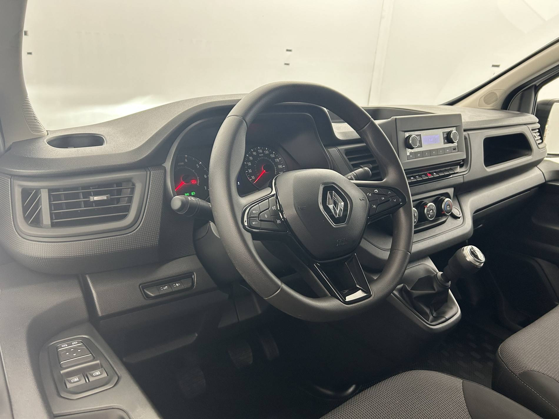 Vente en ligne Renault Trafic 3 Fourgon TRAFIC FGN L1H1 3T BLUE DCI 130 GSR2 au prix de 23 990 €