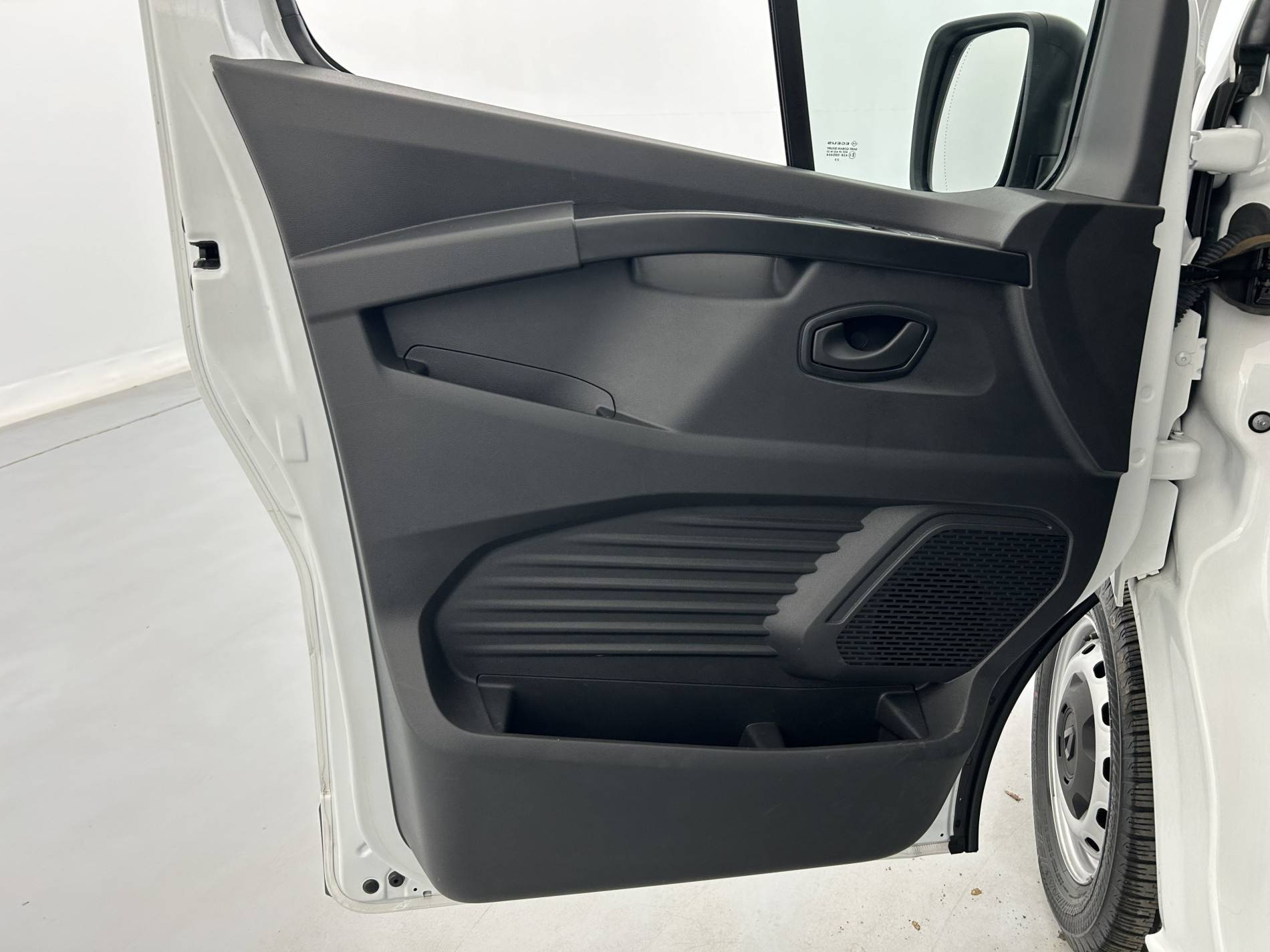 Vente en ligne Renault Trafic 3 Fourgon TRAFIC FGN L2H1 3000 KG BLUE DCI 130 au prix de 24 590 €