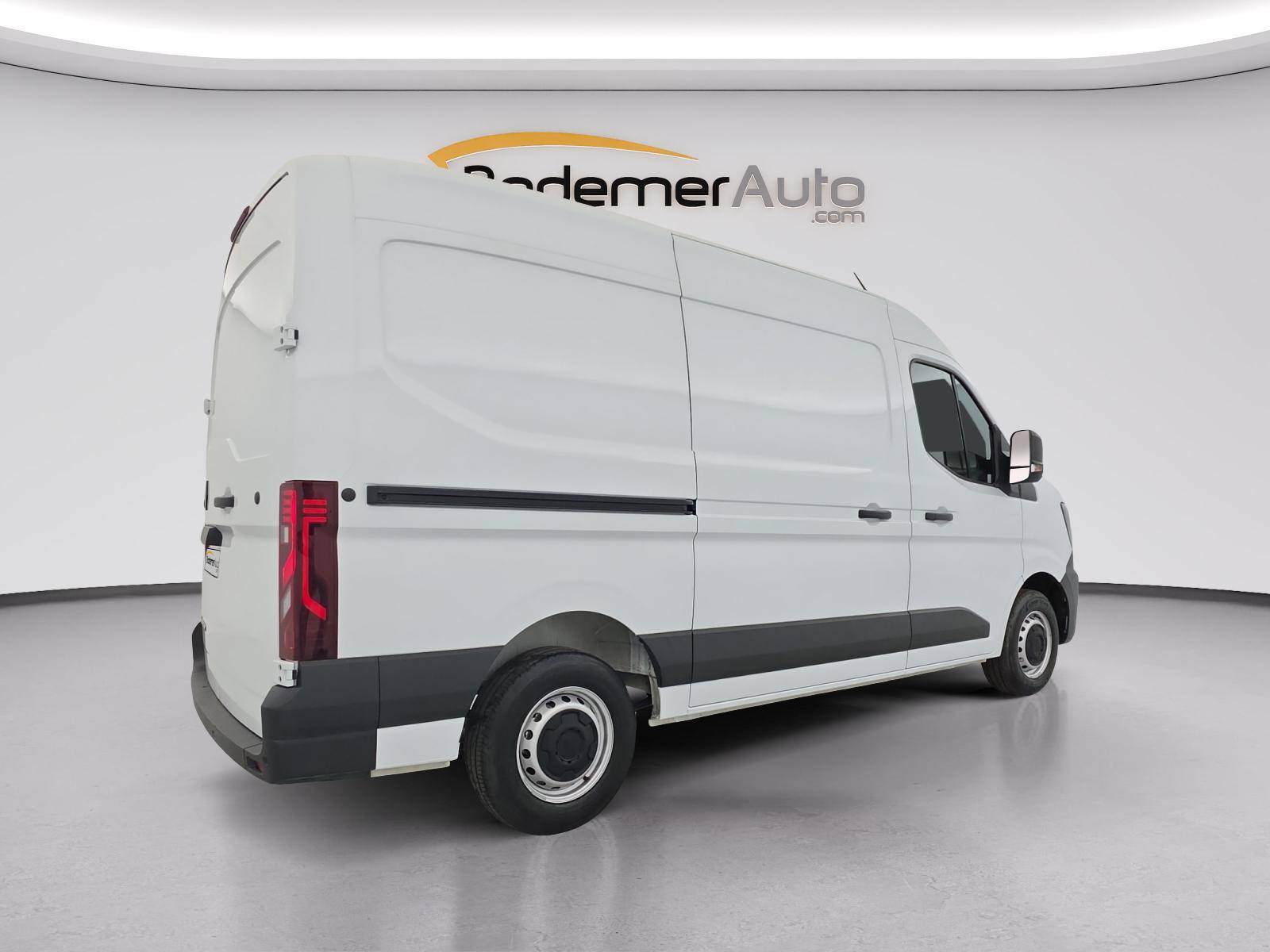 Vente en ligne Renault Master Fourgon MASTER FG BLUE DCI 130 L2H2 3T5 TR au prix de 31 490 €