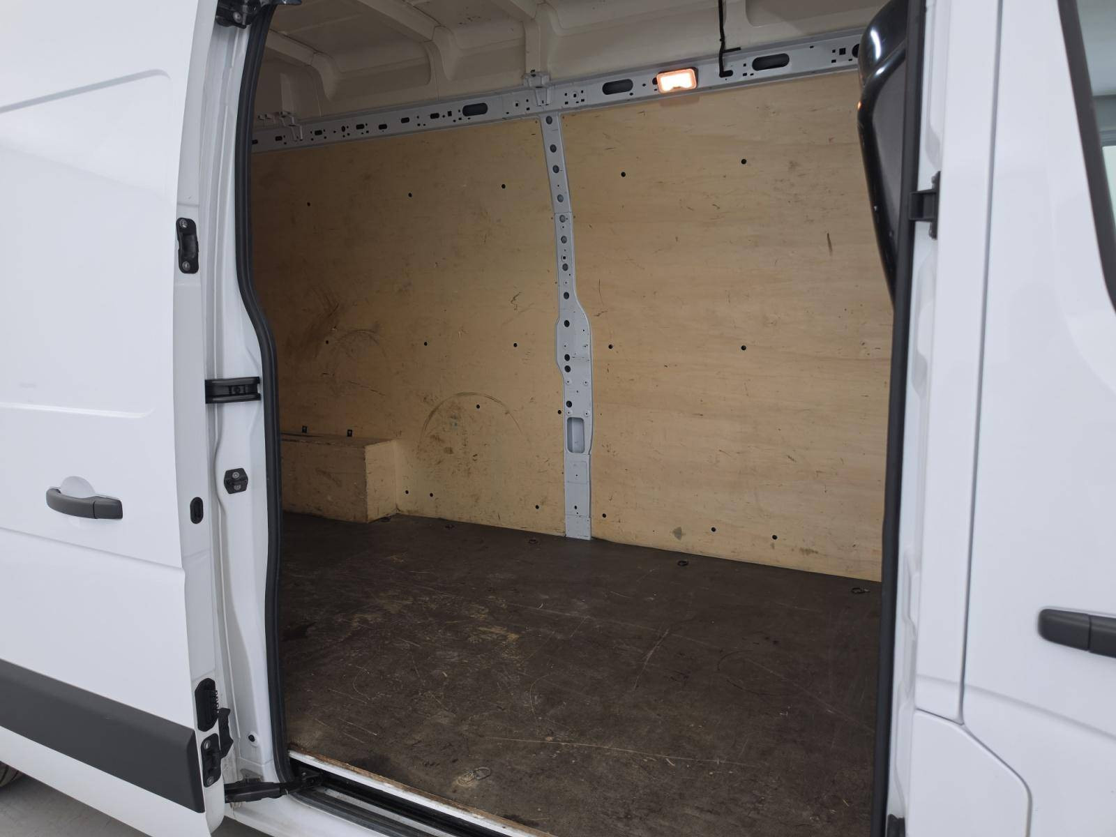 Vente en ligne Renault Master Fourgon MASTER FGN TRAC F3500 L3H3 BLUE DCI 135 au prix de 26 990 €