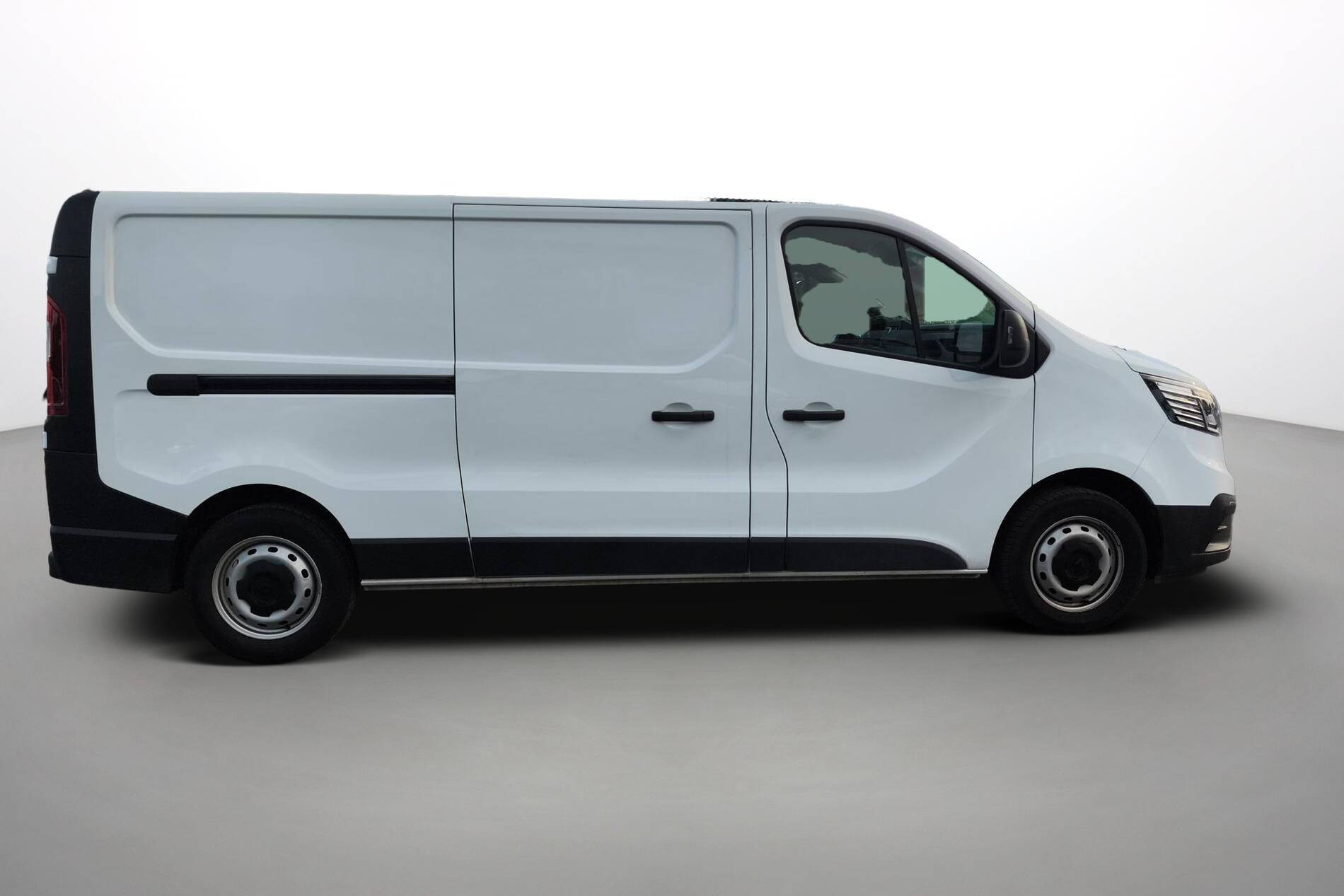 Vente en ligne Renault Trafic 3 Fourgon TRAFIC FGN L2H1 3000 KG BLUE DCI 130 au prix de 23 990 €