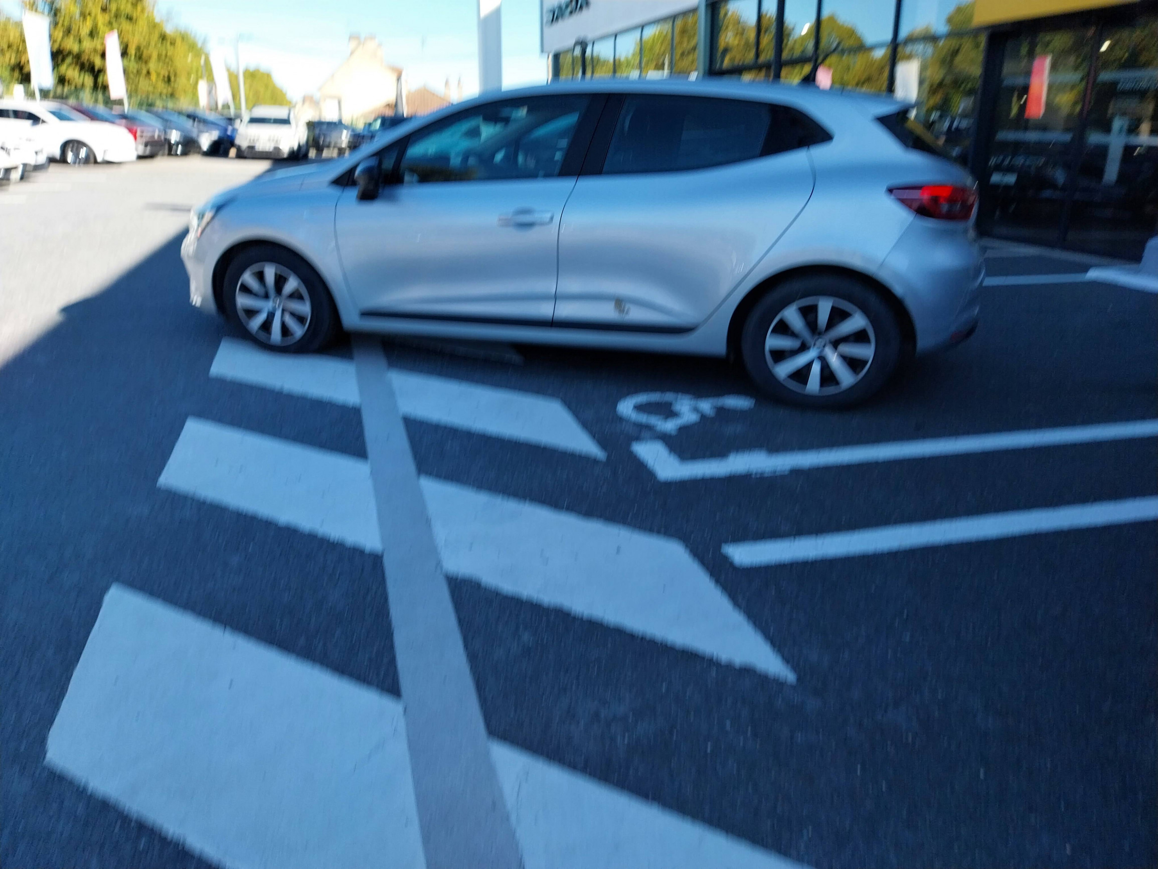 Vente en ligne Renault Clio 5 Clio TCe 90 au prix de 13 300 €