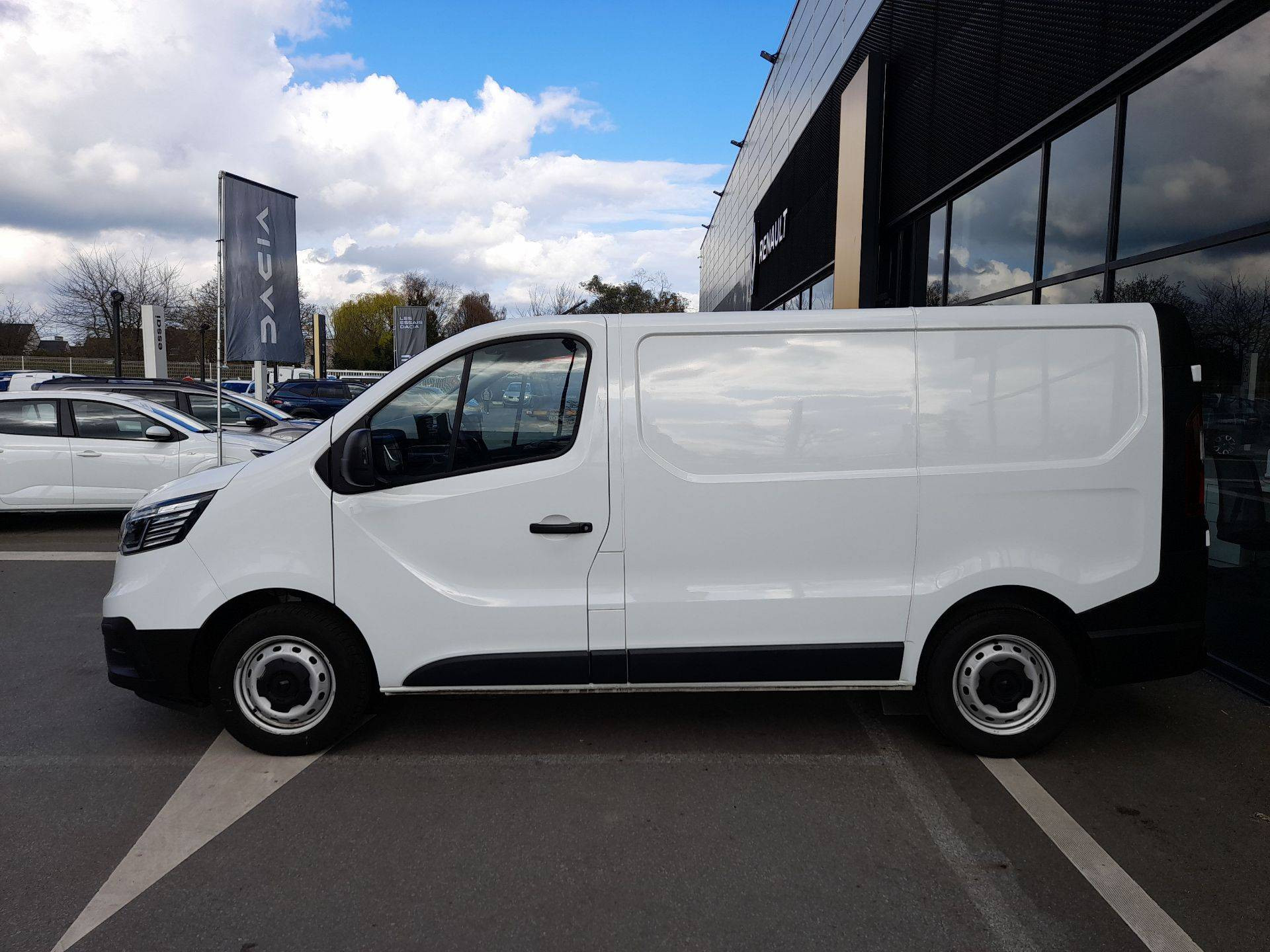 Vente en ligne Renault Trafic 3 Fourgon TRAFIC FGN L1H1 2800 KG BLUE DCI 130 au prix de 18 590 €
