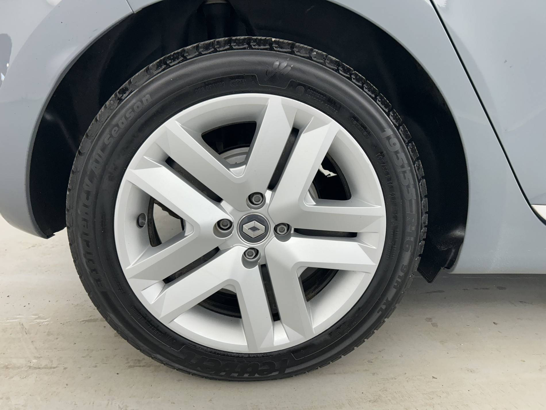 Vente en ligne Renault Clio 5 Clio E-Tech 140 - 21 au prix de 12 890 €