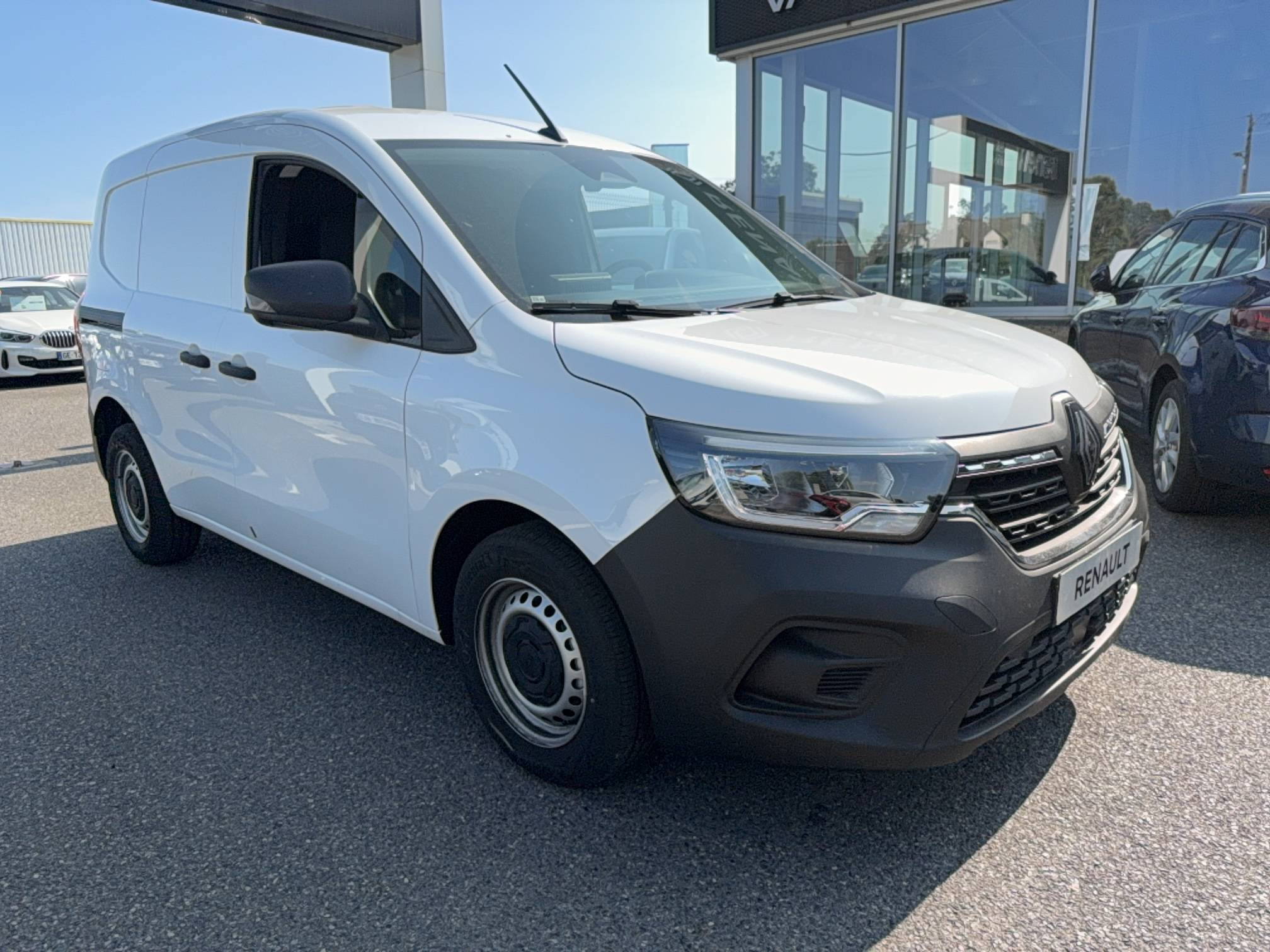 Vente en ligne Renault Kangoo Van  TOLE L1 BLUE DCI 95 AUTO au prix de 33 240 €