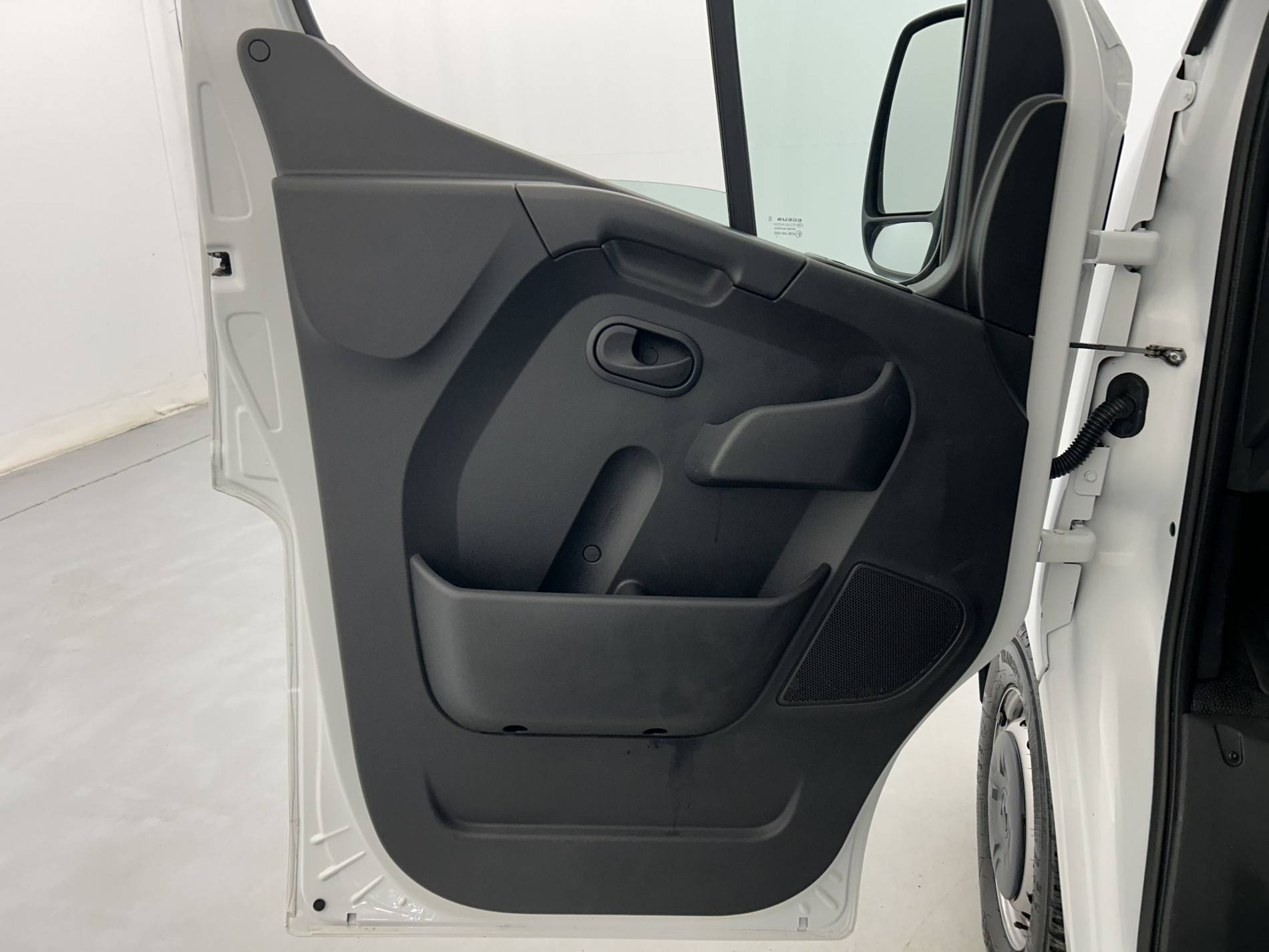 Vente en ligne Renault Master Fourgon MASTER FGN TRAC F3300 L2H2 BLUE DCI 150 au prix de 24 690 €