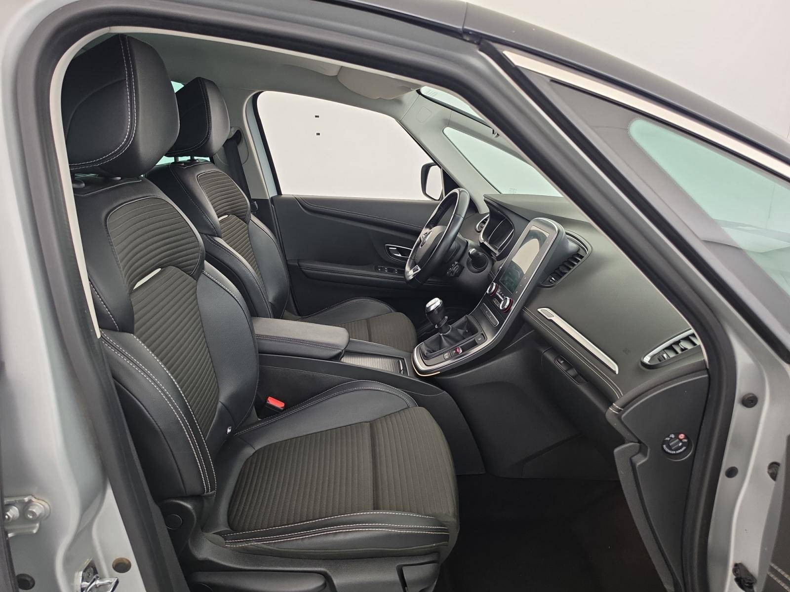 Vente en ligne Renault Grand Scenic 4 Grand Scenic dCi 130 Energy au prix de 15 650 €
