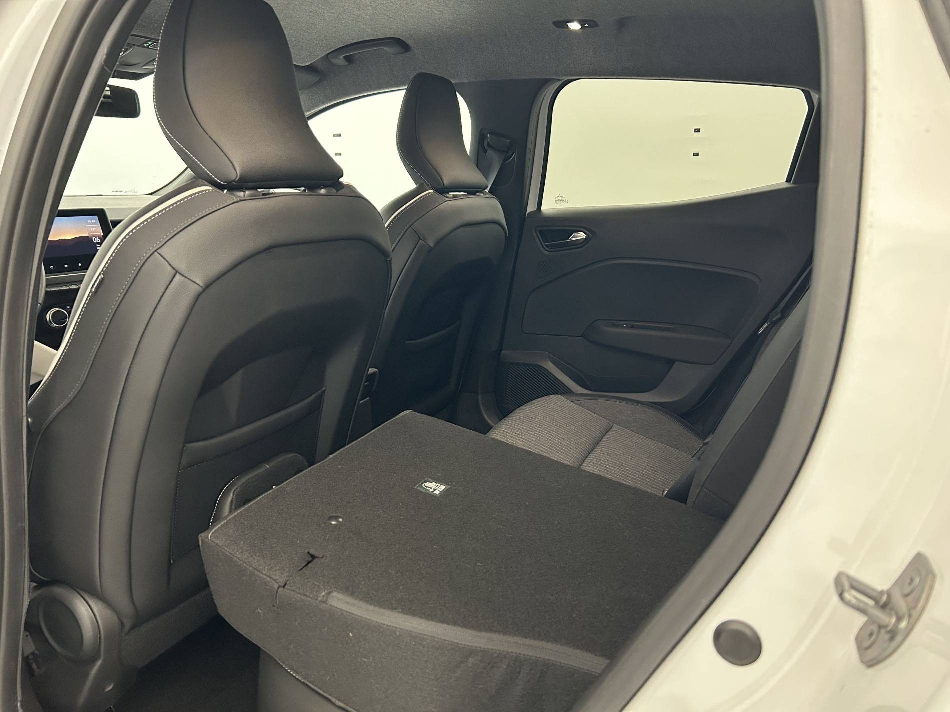 Vente en ligne Renault Clio 5 Clio E-Tech hybride 145 au prix de 17 970 €