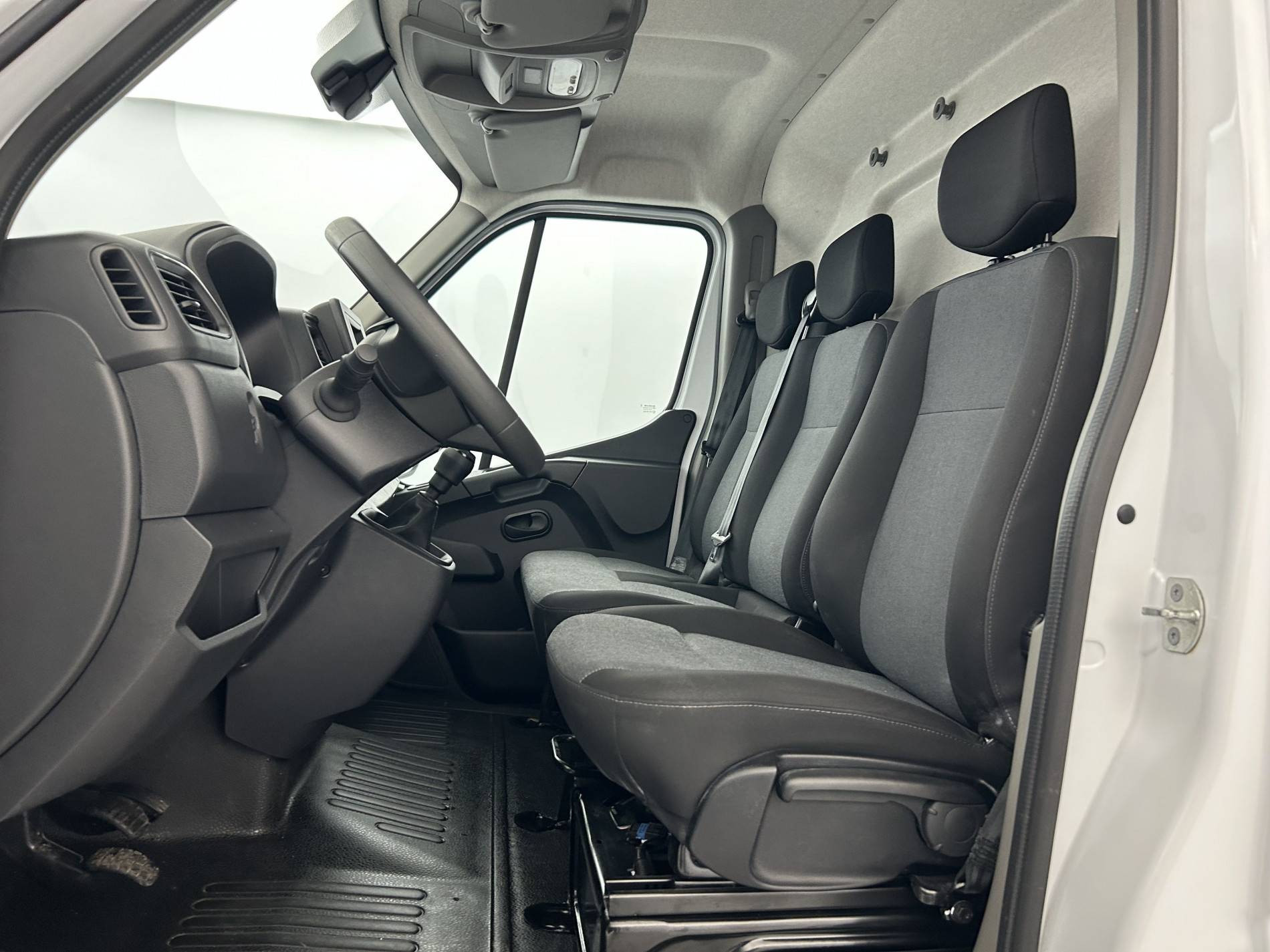 Vente en ligne Renault Master Fourgon MASTER FGN TRAC F3500 L2H2 BLUE DCI 135 au prix de 22 990 €