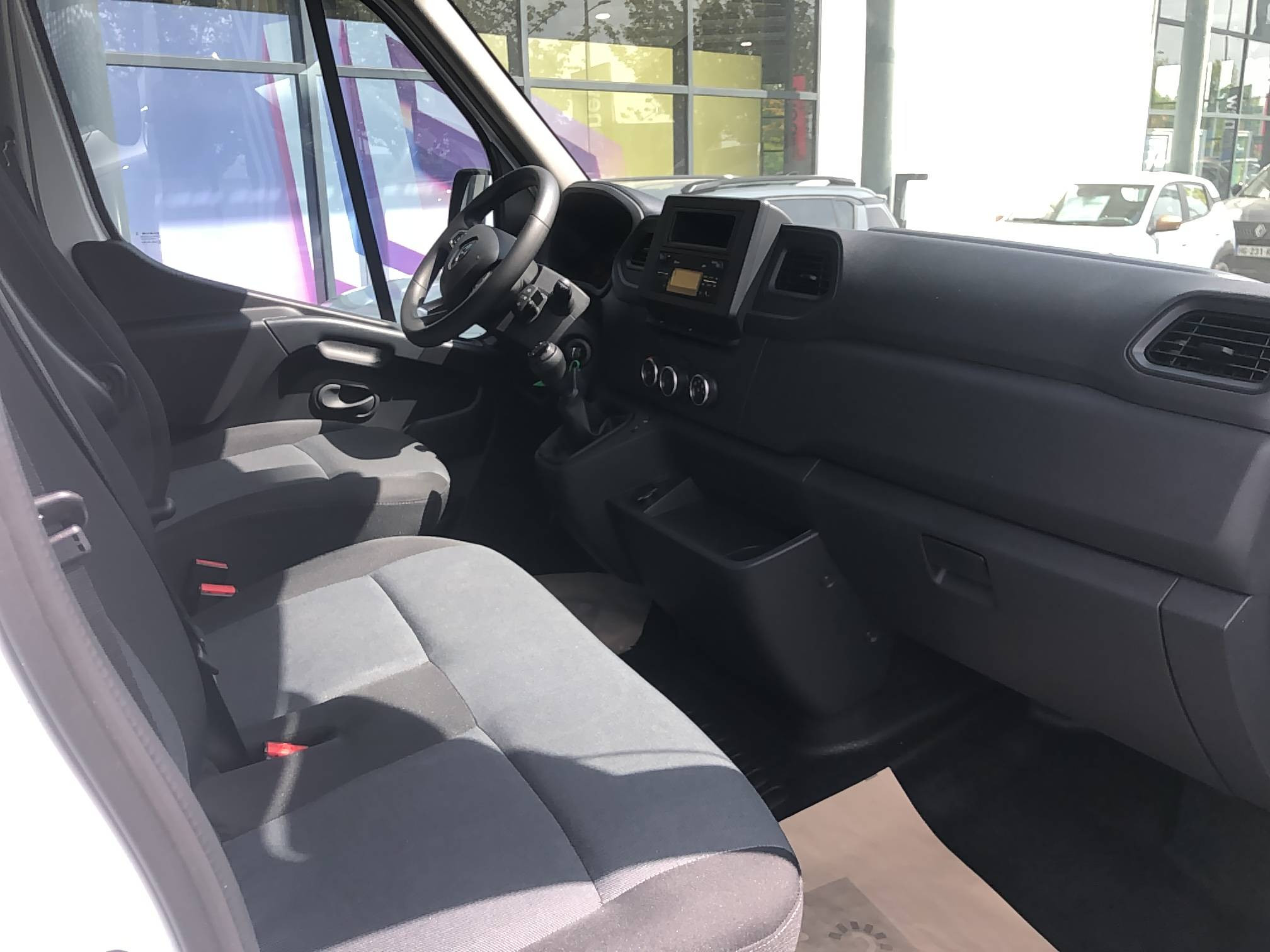 Vente en ligne Renault Master Fourgon MASTER FGN TRAC F3500 L3H3 BLUE DCI 135 au prix de 30 990 €