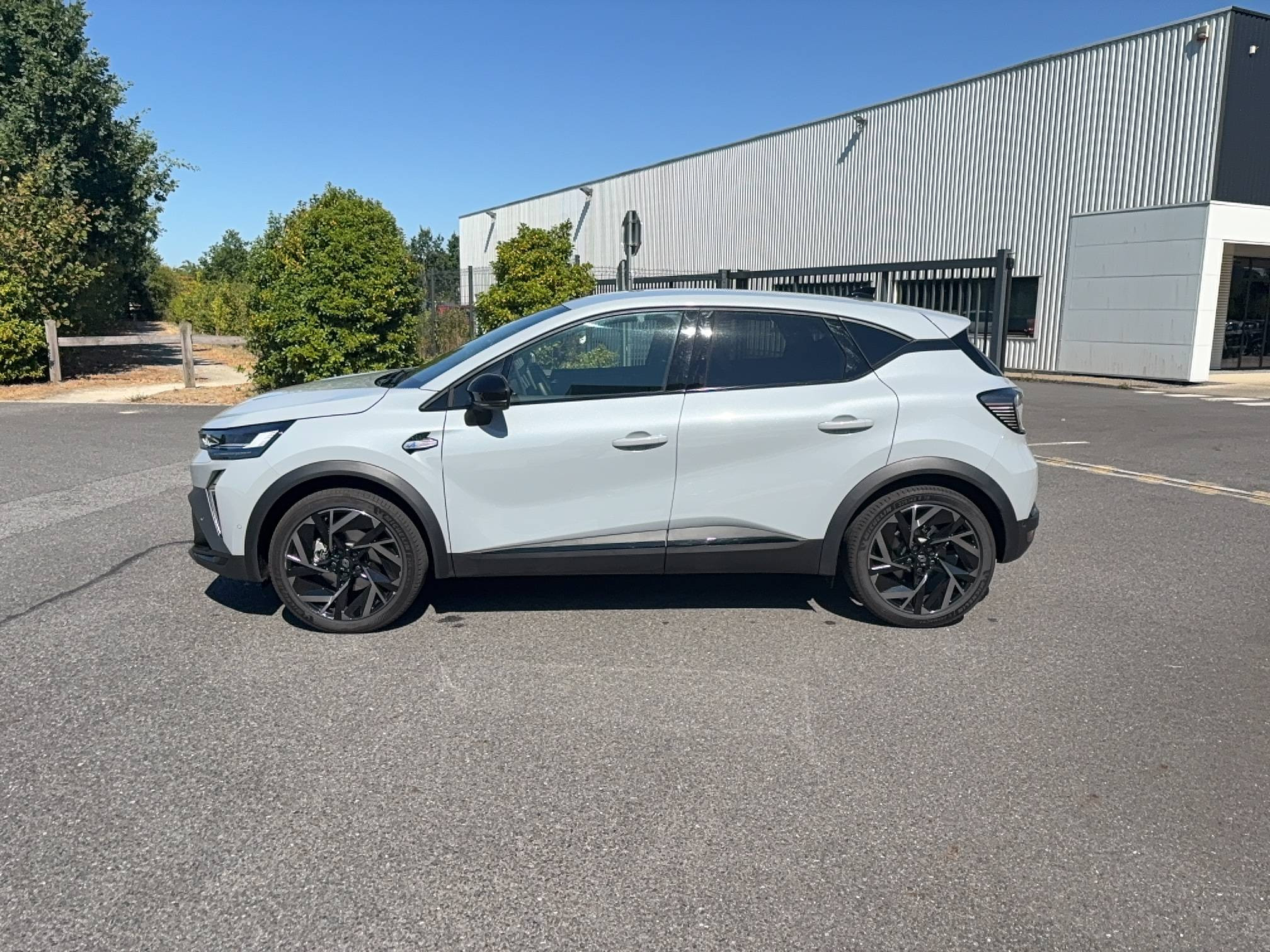 Vente en ligne Renault Captur  E-Tech full hybrid 160 ch au prix de 32 490 €