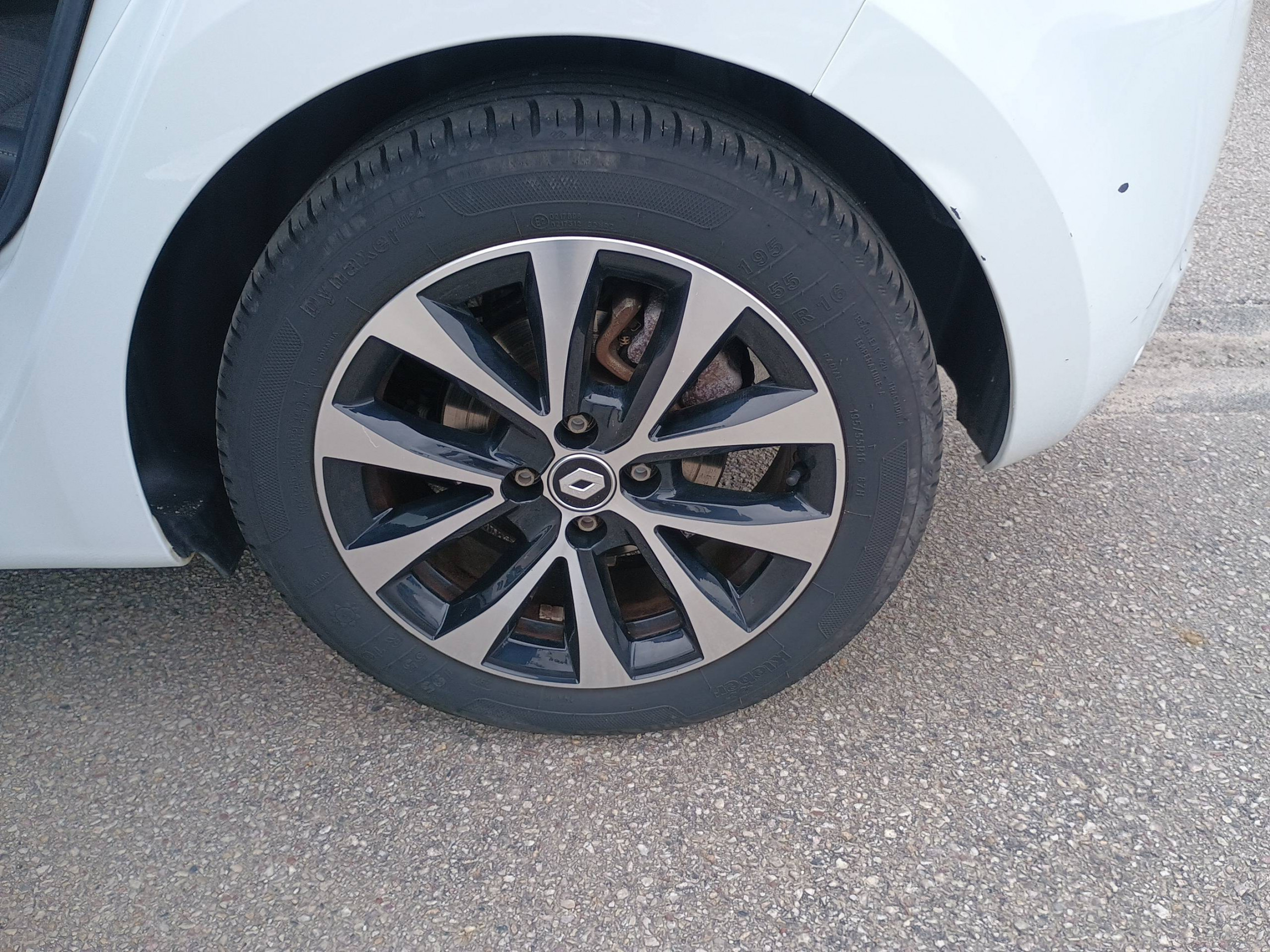 Vente en ligne Renault Clio 5 Clio E-Tech full hybrid 145 au prix de 16 990 €