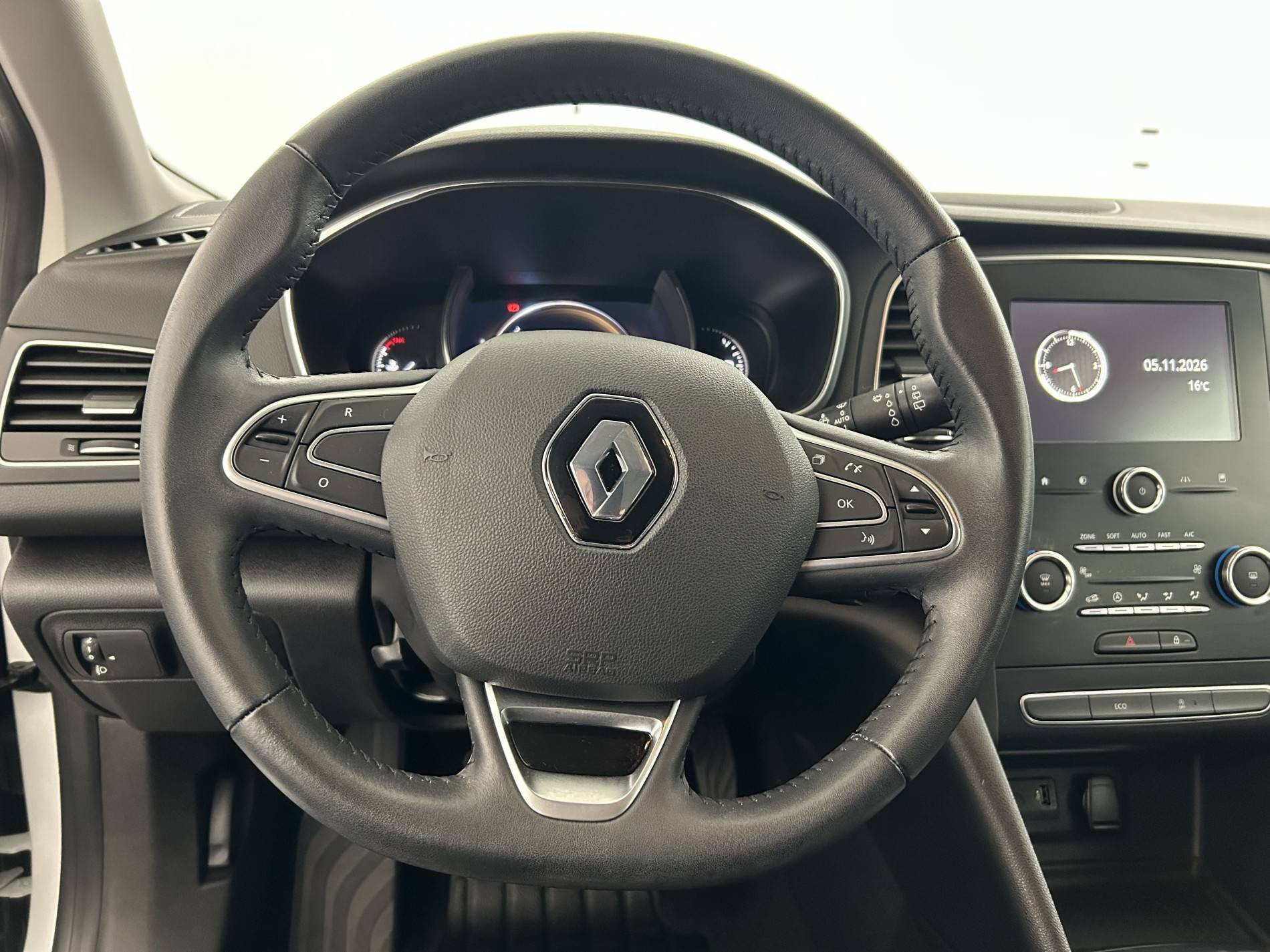 Vente en ligne Renault Megane 4 Mégane IV Berline Blue dCi 115 au prix de 14 480 €