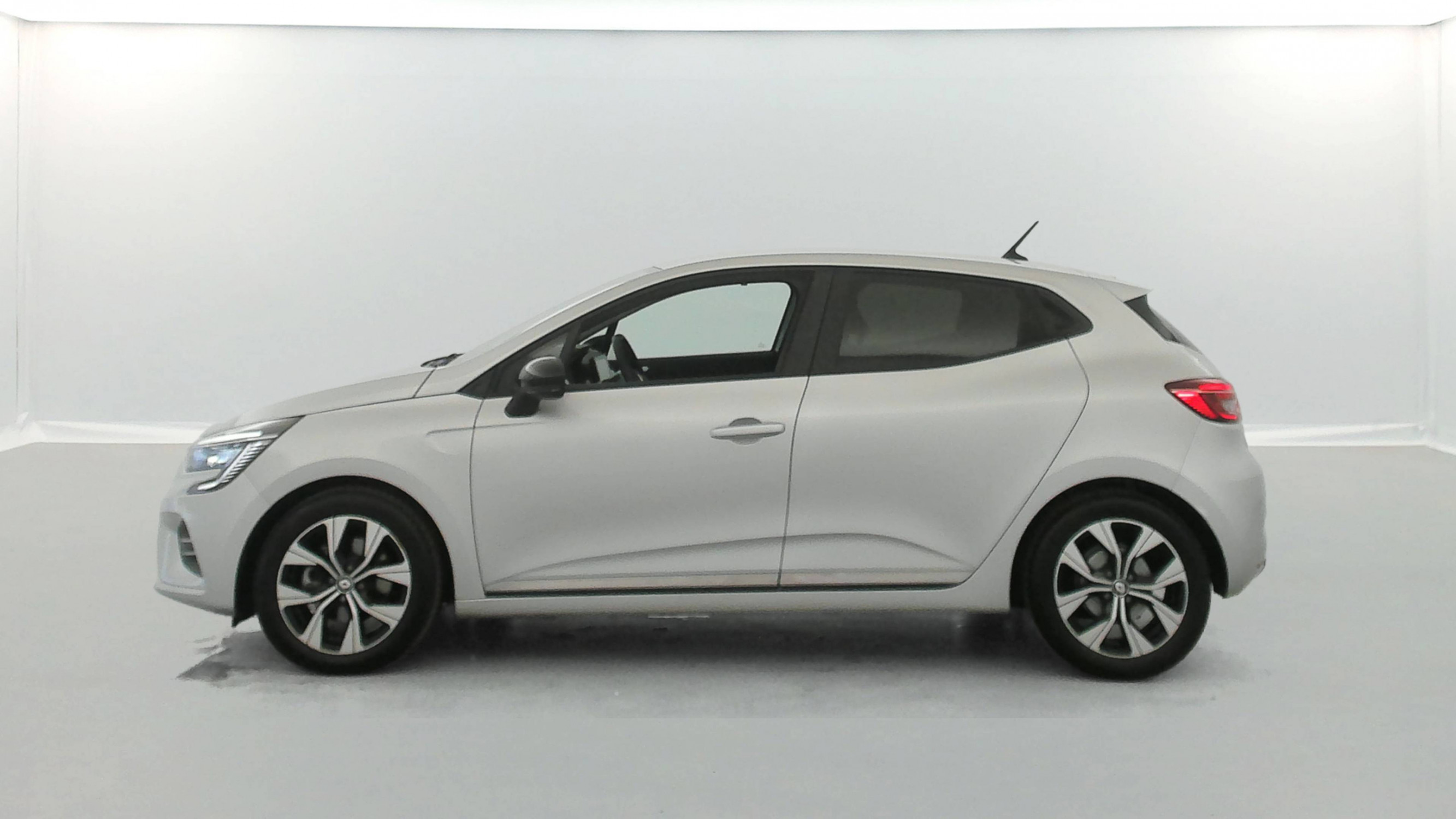 Vente en ligne Renault Clio 5 Clio E-Tech full hybrid 145 au prix de 17 490 €
