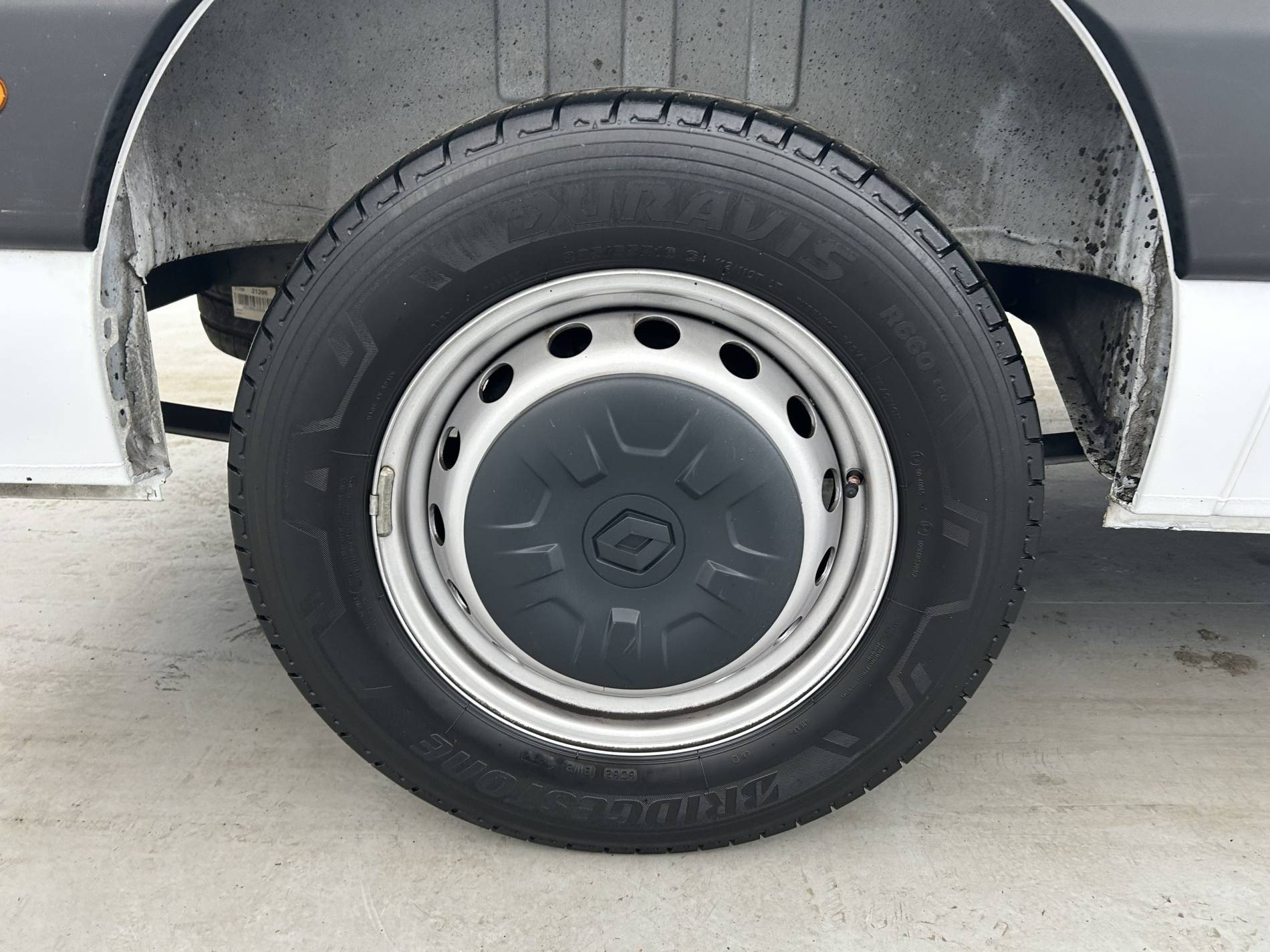 Vente en ligne Renault Master Fourgon MASTER FGN TRAC F3500 L3H3 BLUE DCI 135 au prix de 32 390 €