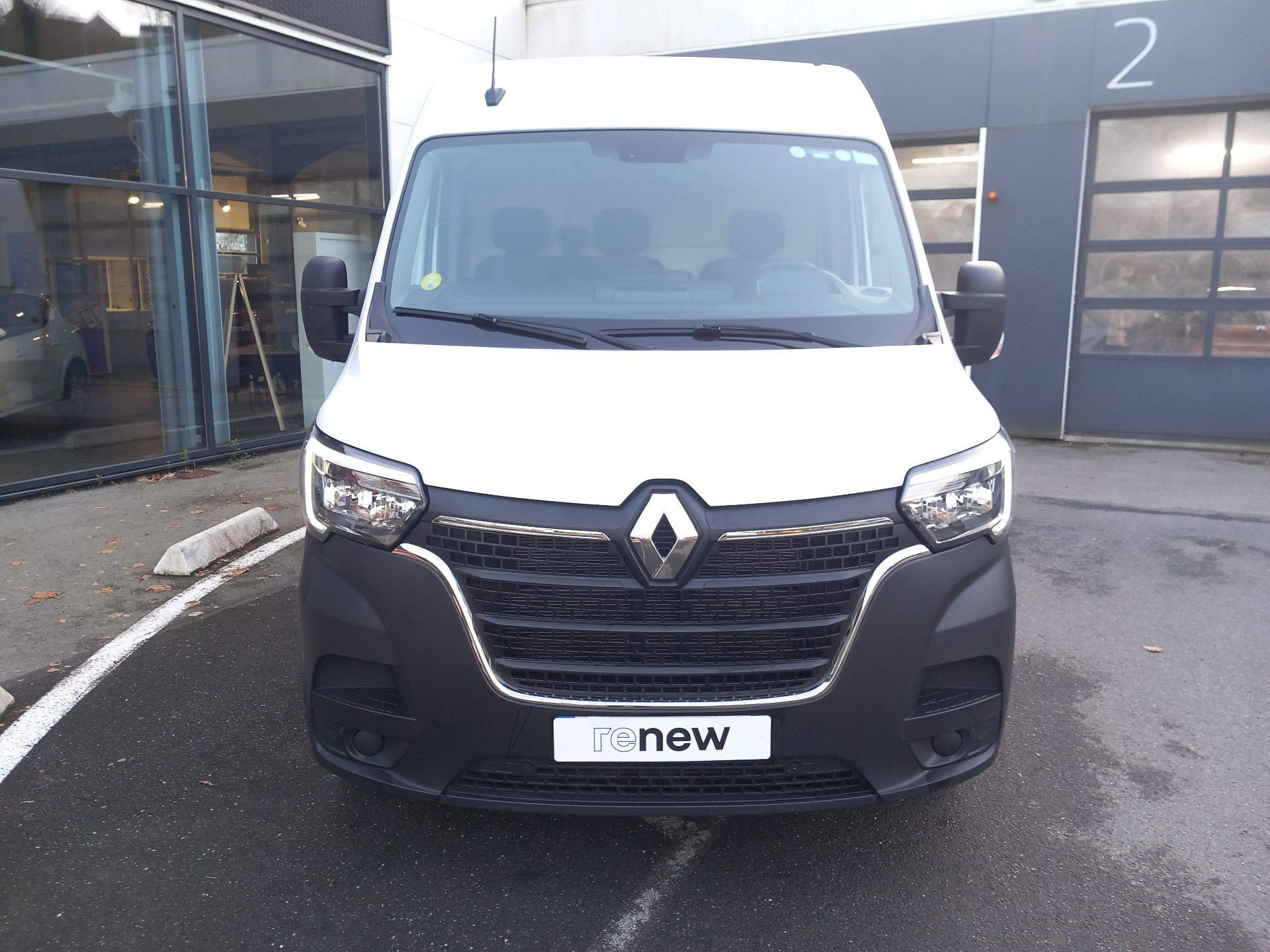 Vente en ligne Renault Master Fourgon MASTER FGN TRAC F3500 L2H2 BLUE DCI 135 au prix de 26 990 €