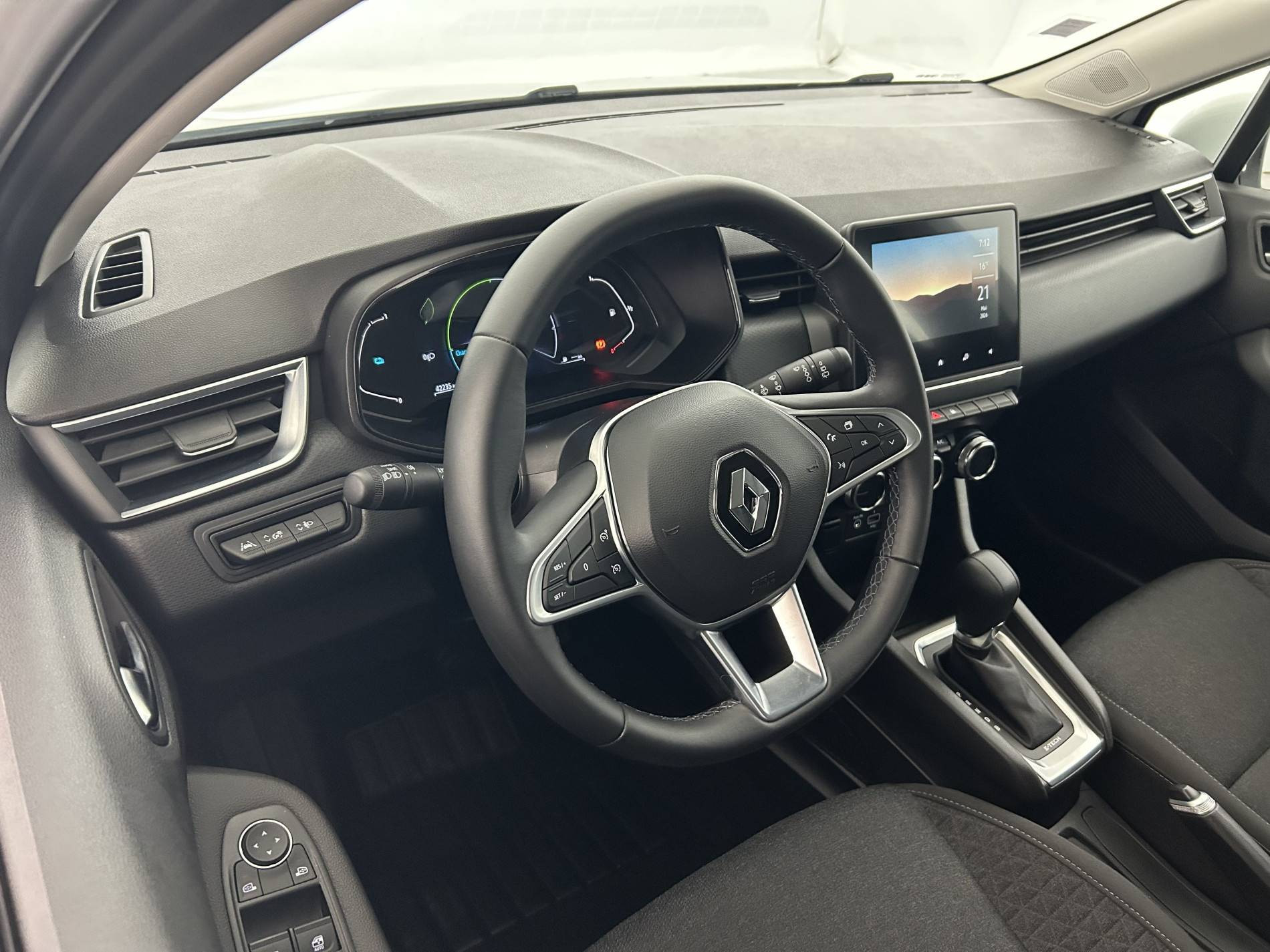 Vente en ligne Renault Clio 5 Clio E-Tech 140 - 21N au prix de 15 500 €