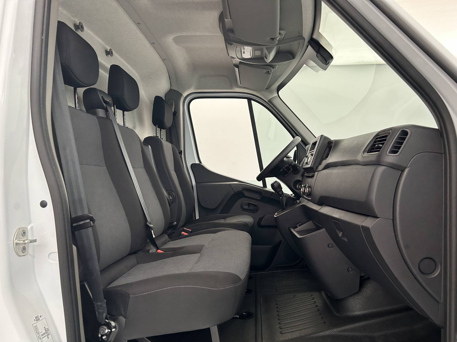 Vente en ligne Renault Master Fourgon MASTER FGN TRAC F3500 L2H2 BLUE DCI 135 au prix de 27 990 €