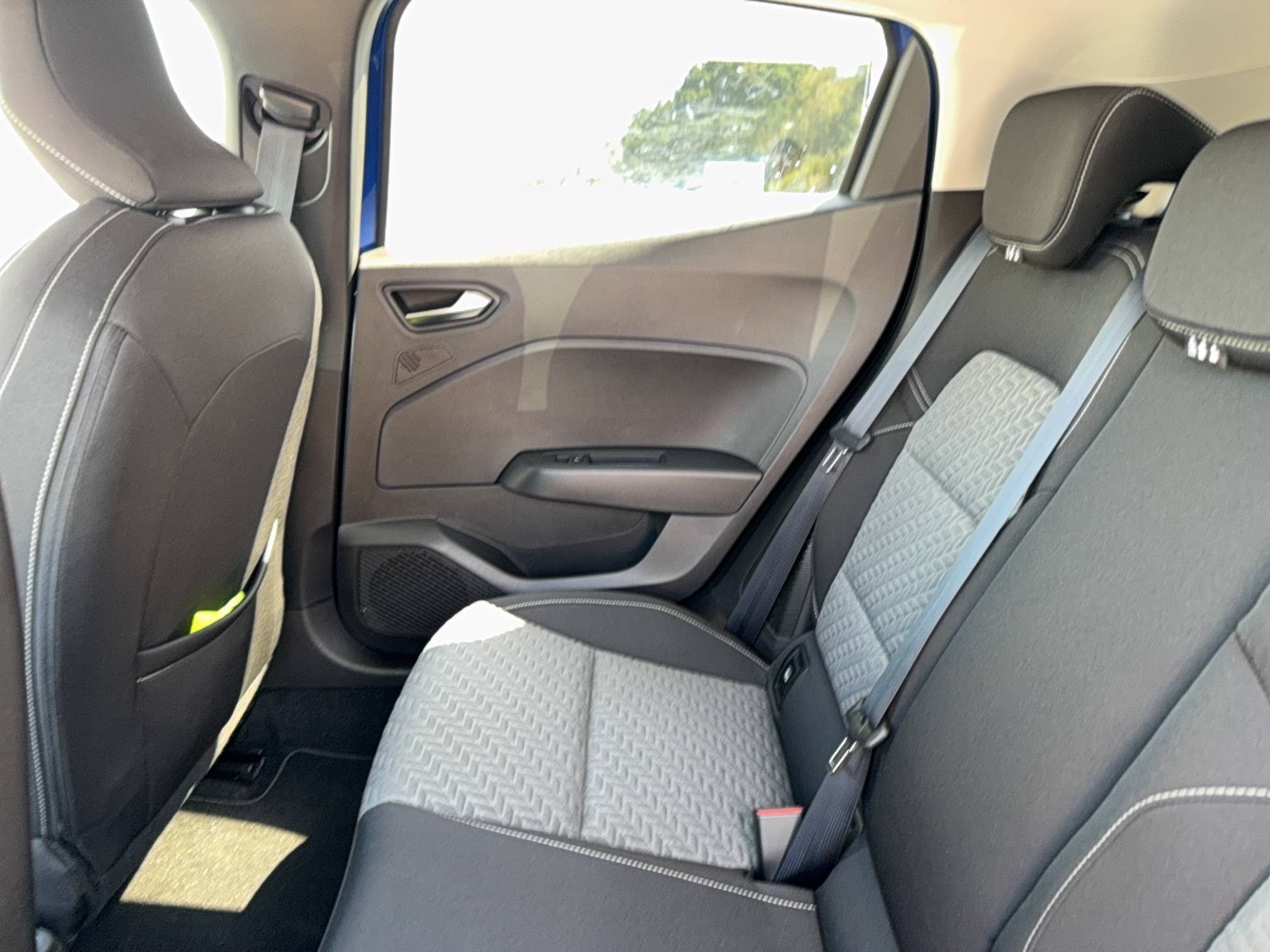 Vente en ligne Renault Clio 5 Clio E-Tech full hybrid 145 au prix de 15 990 €