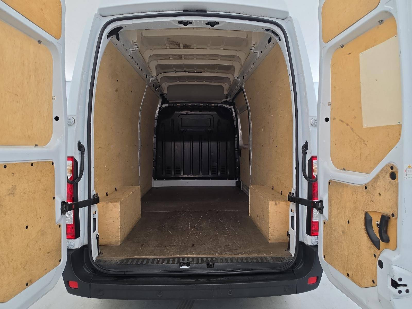 Vente en ligne Renault Master Fourgon MASTER FGN TRAC F3500 L3H3 BLUE DCI 135 au prix de 28 490 €