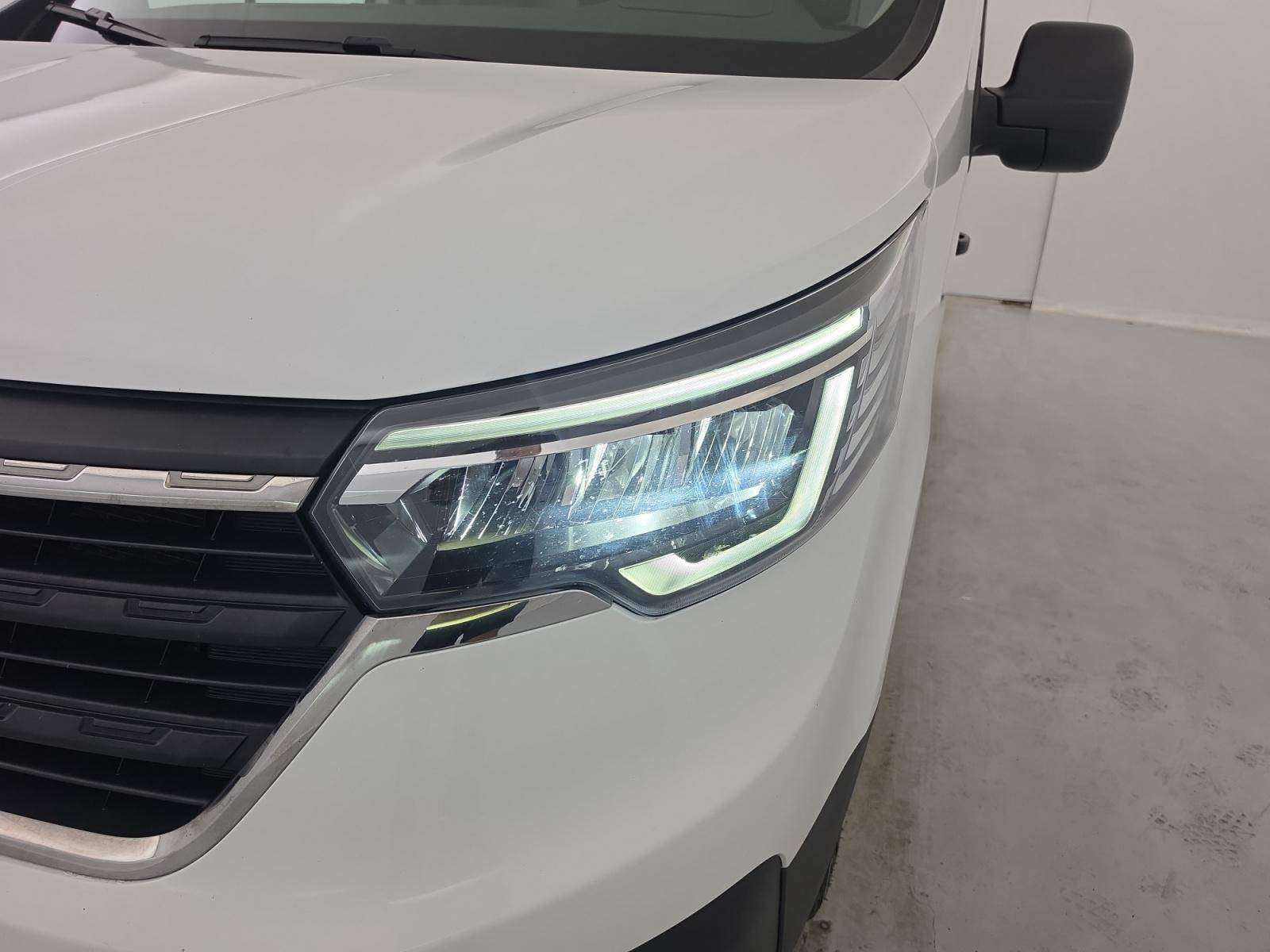 Vente en ligne Renault Trafic 3 Fourgon TRAFIC FG BLUE DCI 130 L1H1 3T GSR2 au prix de 22 890 €
