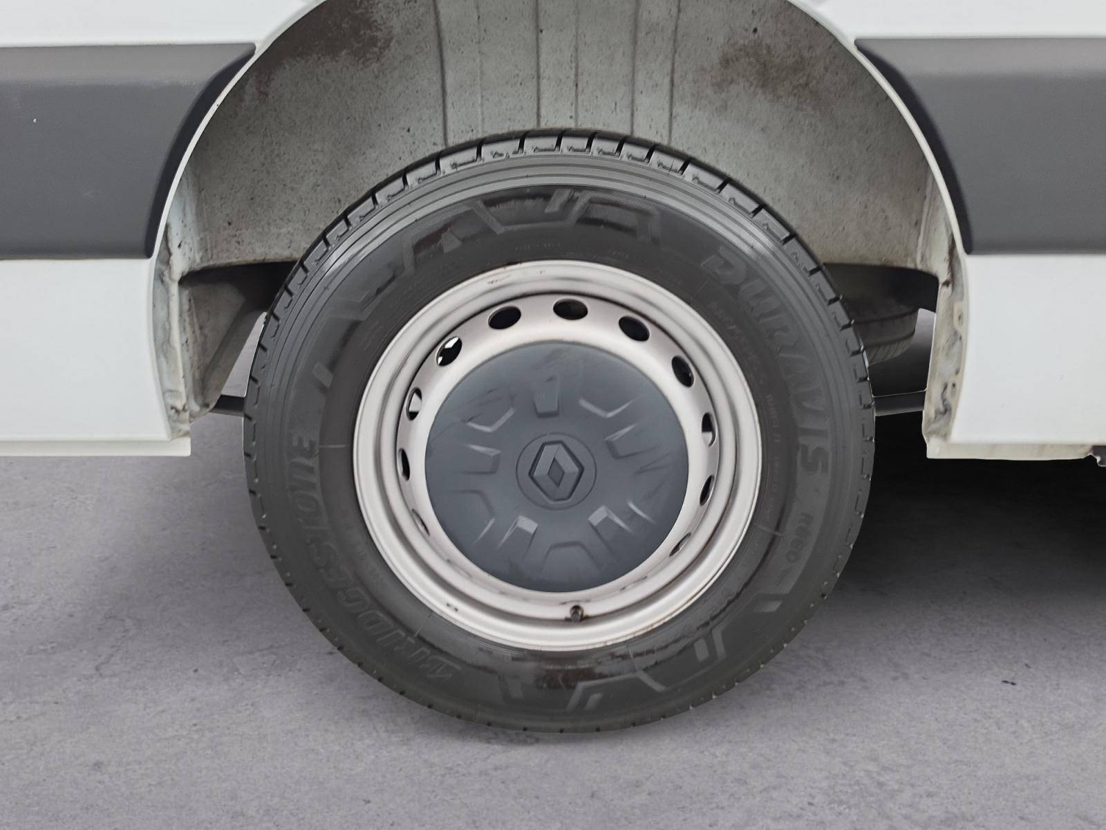Vente en ligne Renault Master Fourgon MASTER FGN TRAC F3500 L2H2 BLUE DCI 135 au prix de 23 890 €