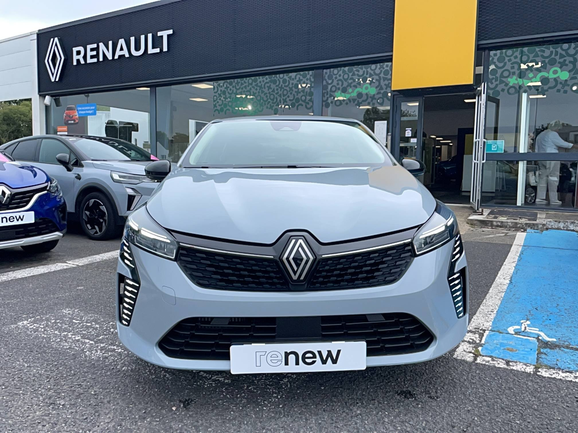 Vente en ligne Renault Clio 5 Clio TCe 90 au prix de 15 990 €