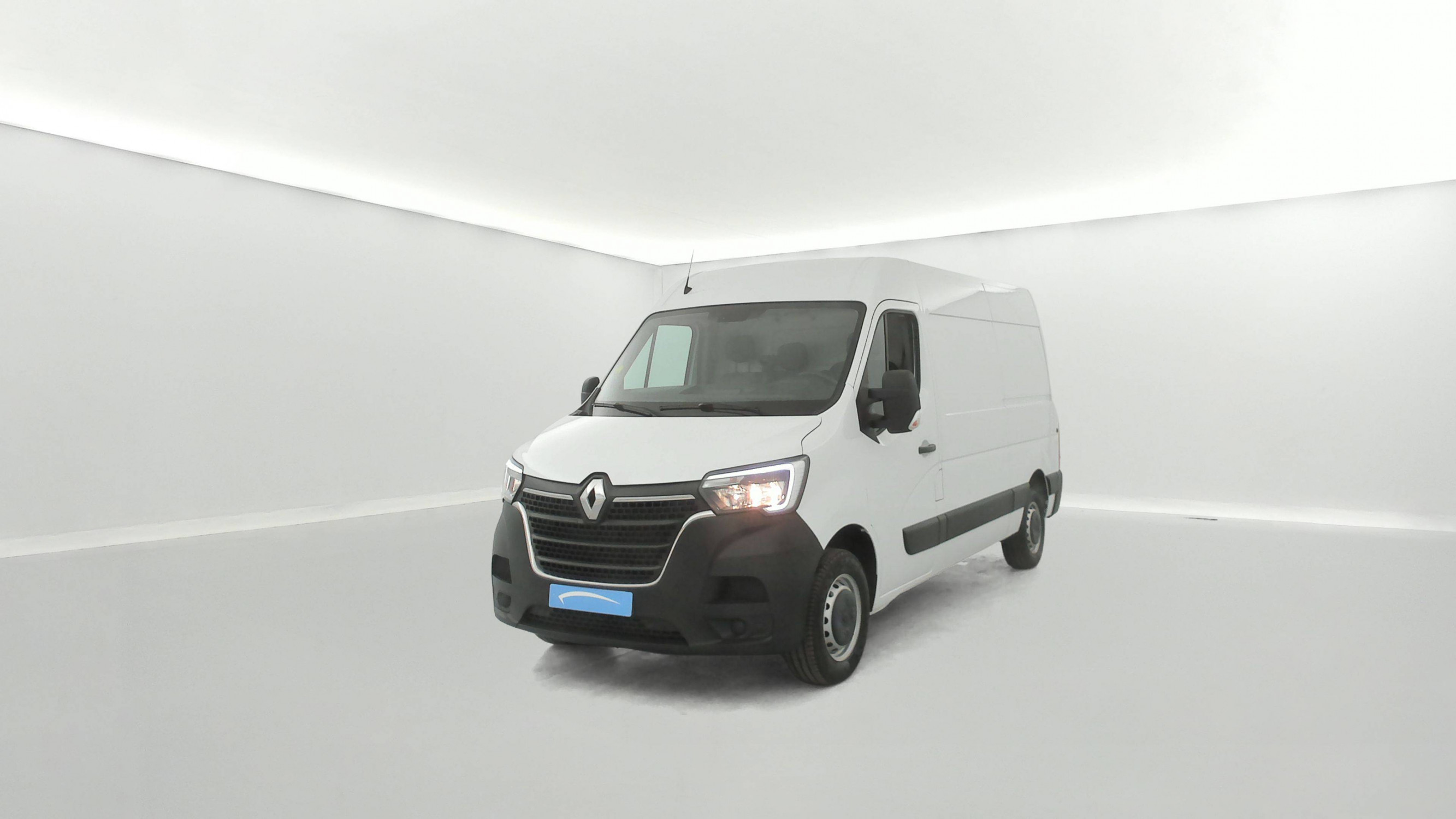 Vente en ligne Renault Master Fourgon MASTER FGN TRAC F3500 L2H2 BLUE DCI 135 au prix de 23 790 €
