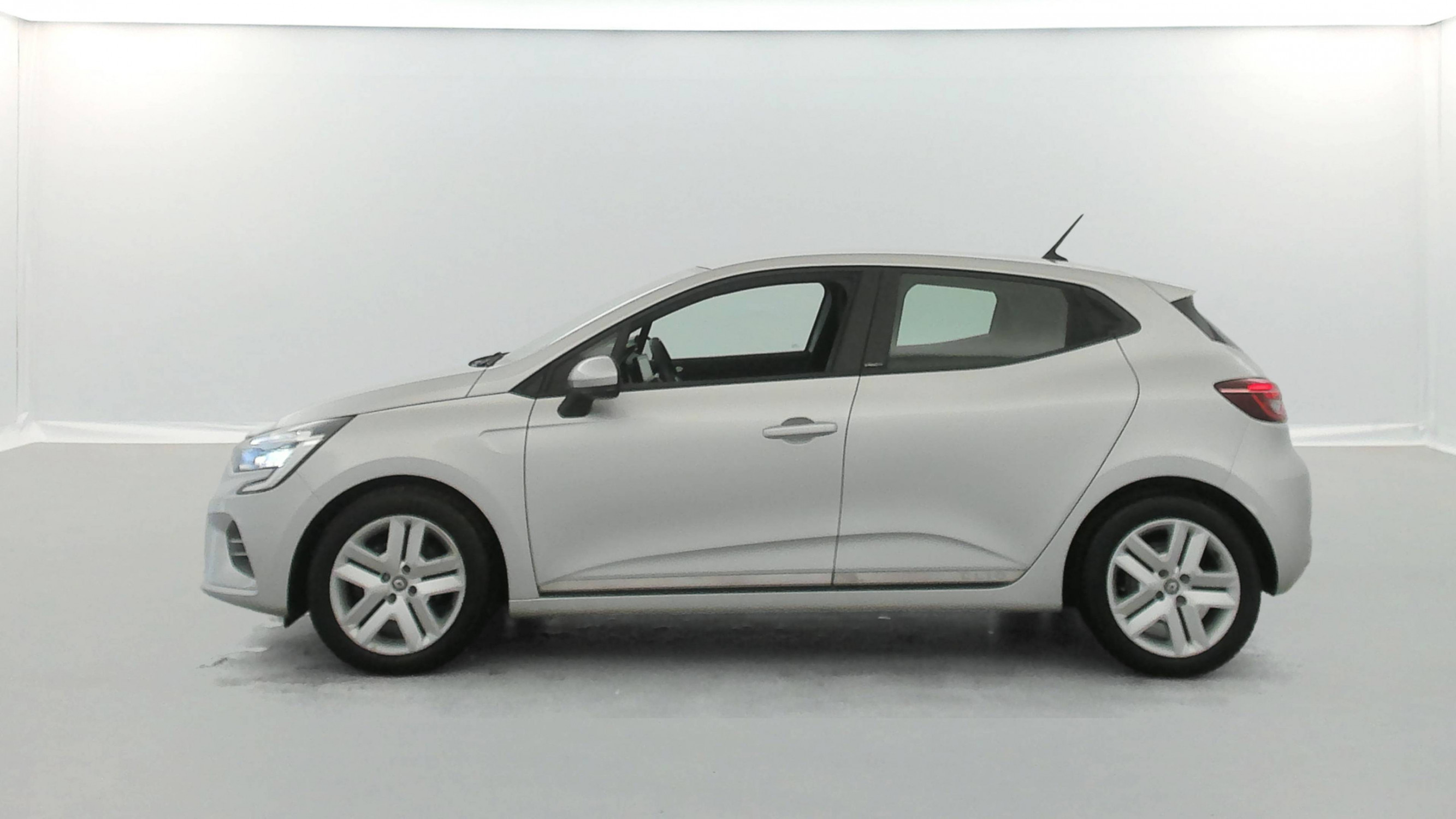Vente en ligne Renault Clio 5 Clio E-Tech 140 - 21 au prix de 13 990 €