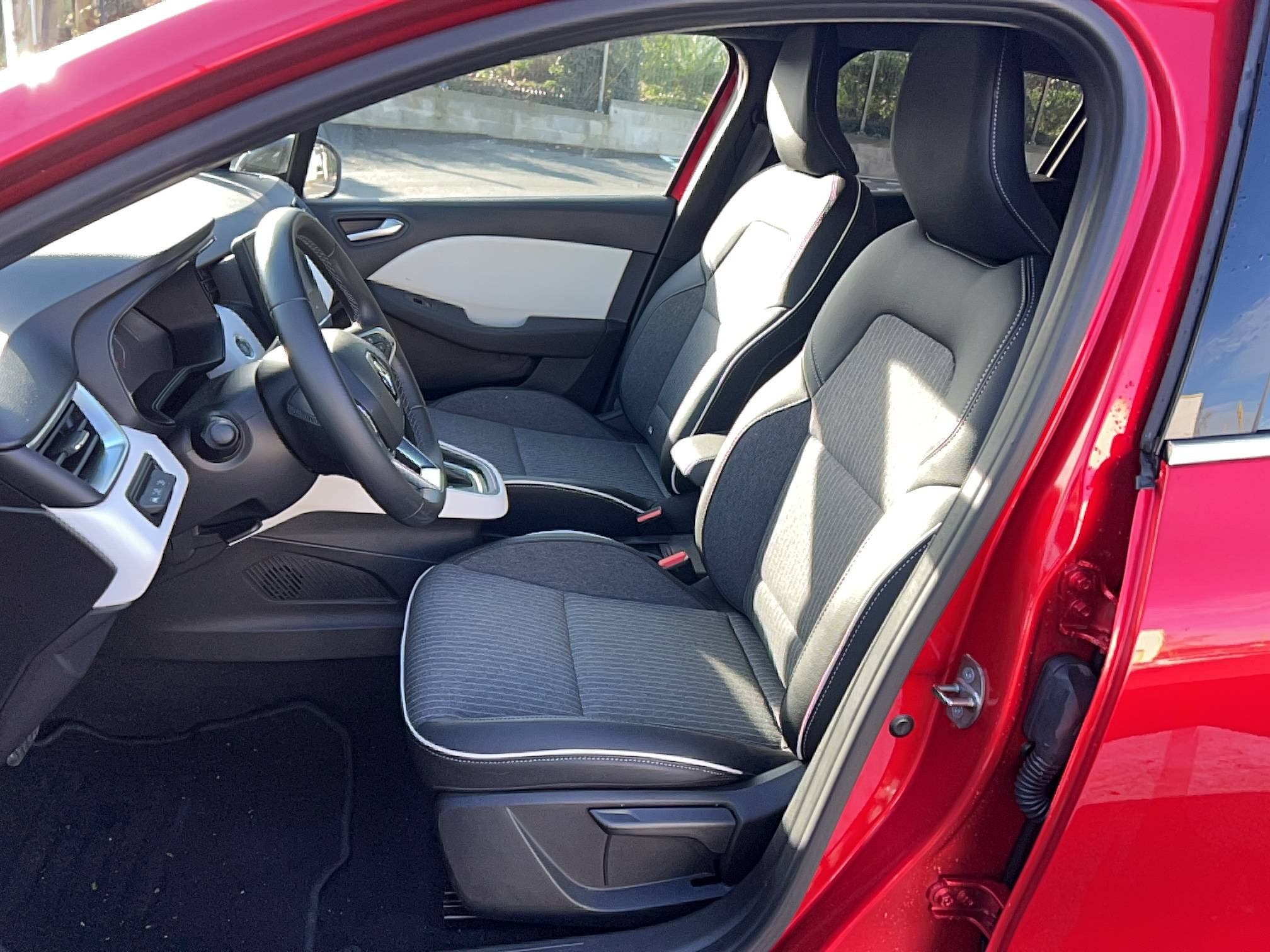 Vente en ligne Renault Clio 5 Clio E-Tech full hybrid 145 au prix de 18 450 €