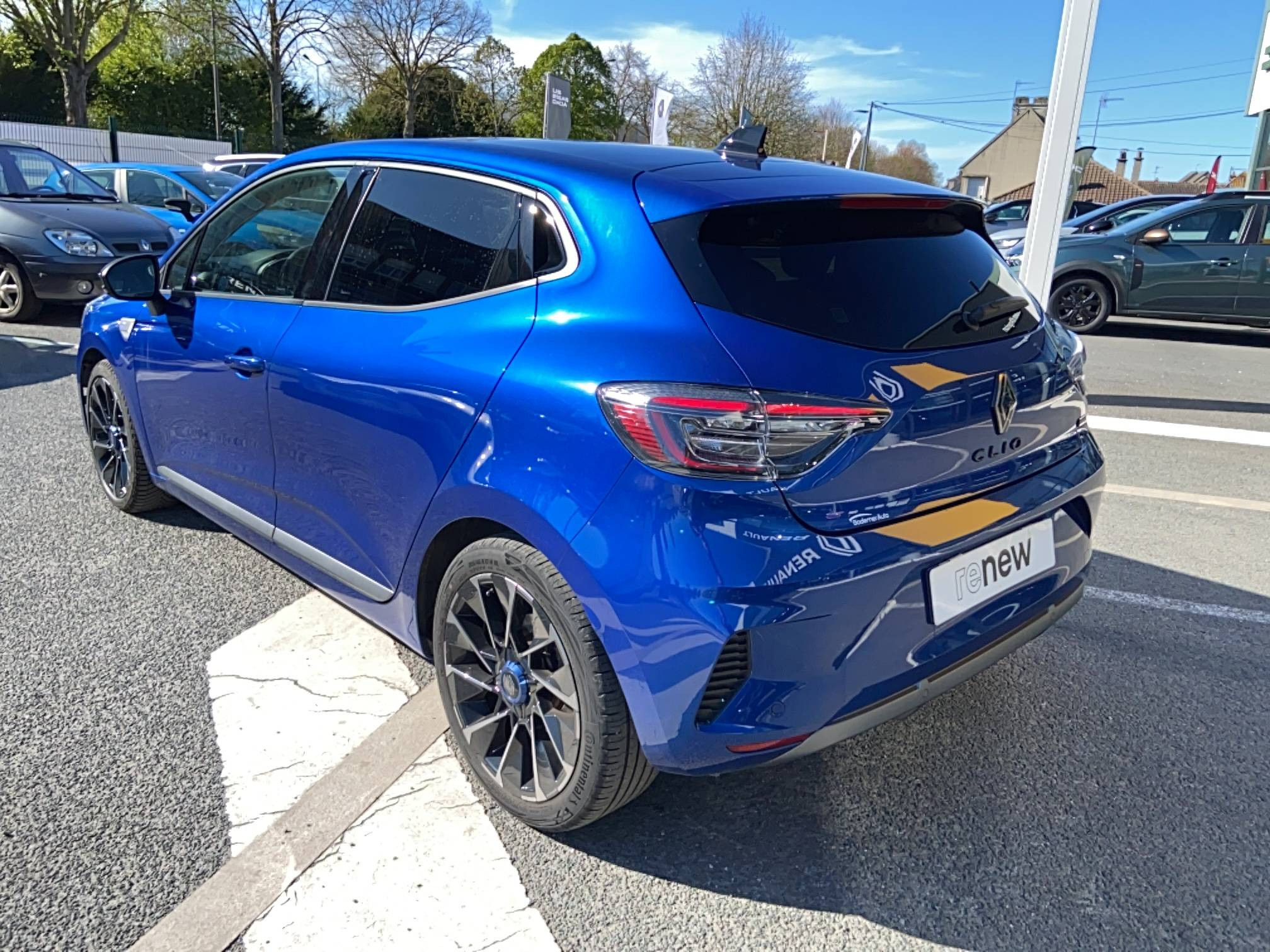 Vente en ligne Renault Clio 5 Clio E-Tech full hybrid 145 au prix de 20 990 €