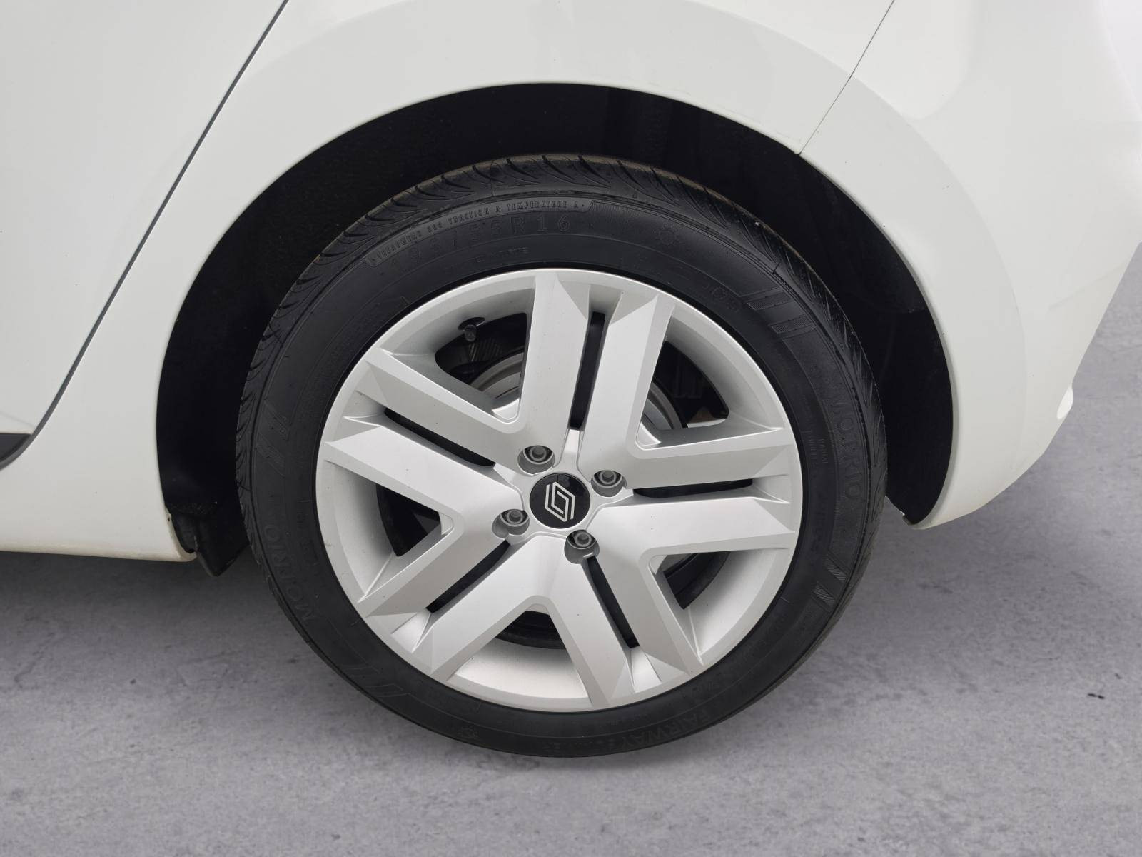 Vente en ligne Renault Clio 5 Clio E-Tech full hybrid 145 au prix de 16 490 €