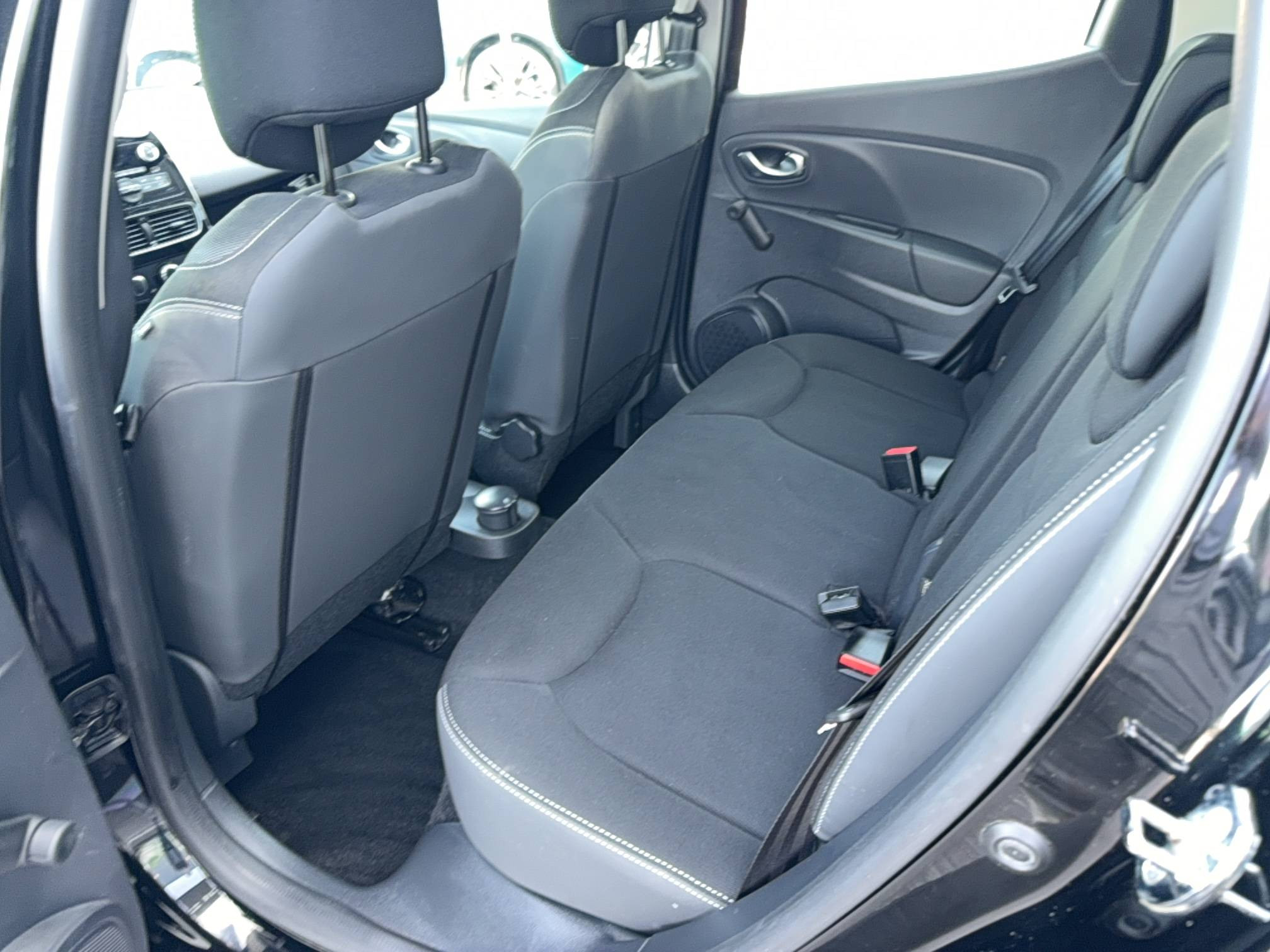 Vente en ligne Renault Clio 4 Clio 1.2 16V 75 au prix de 10 590 €
