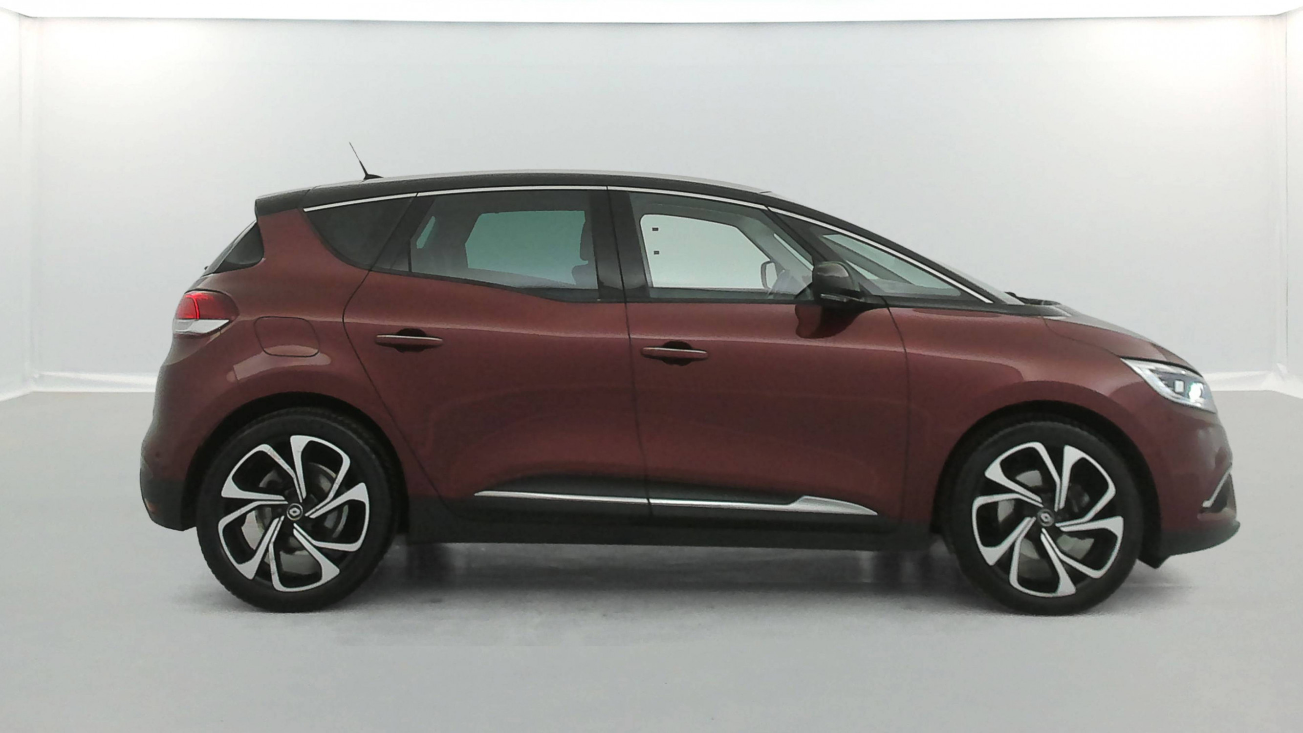 Vente en ligne Renault Scenic 4 Scenic Blue dCi 150 au prix de 13 990 €