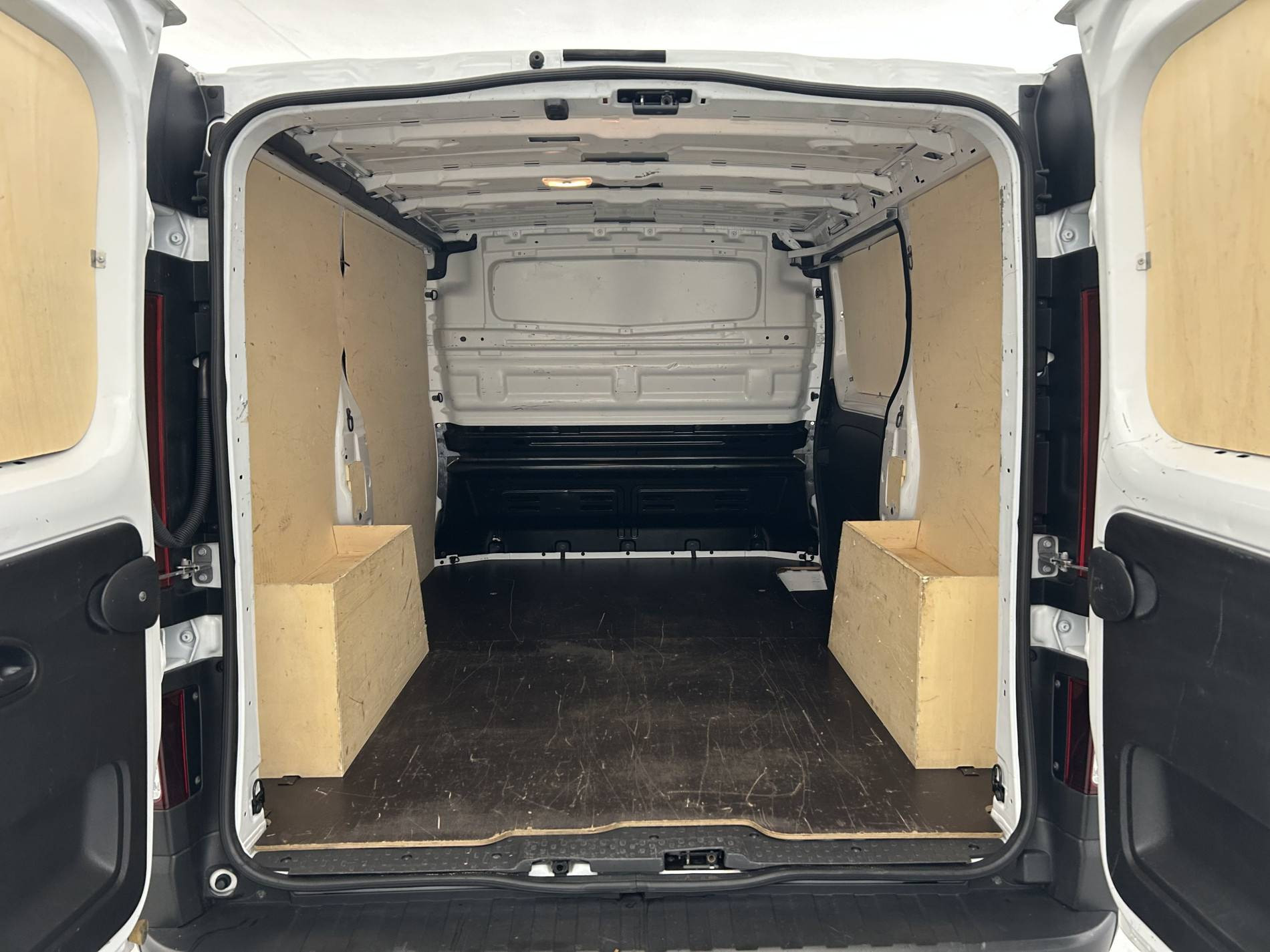 Vente en ligne Renault Trafic 3 Fourgon TRAFIC FG BLUE DCI 130 L1H1 3T GSR2 au prix de 23 990 €