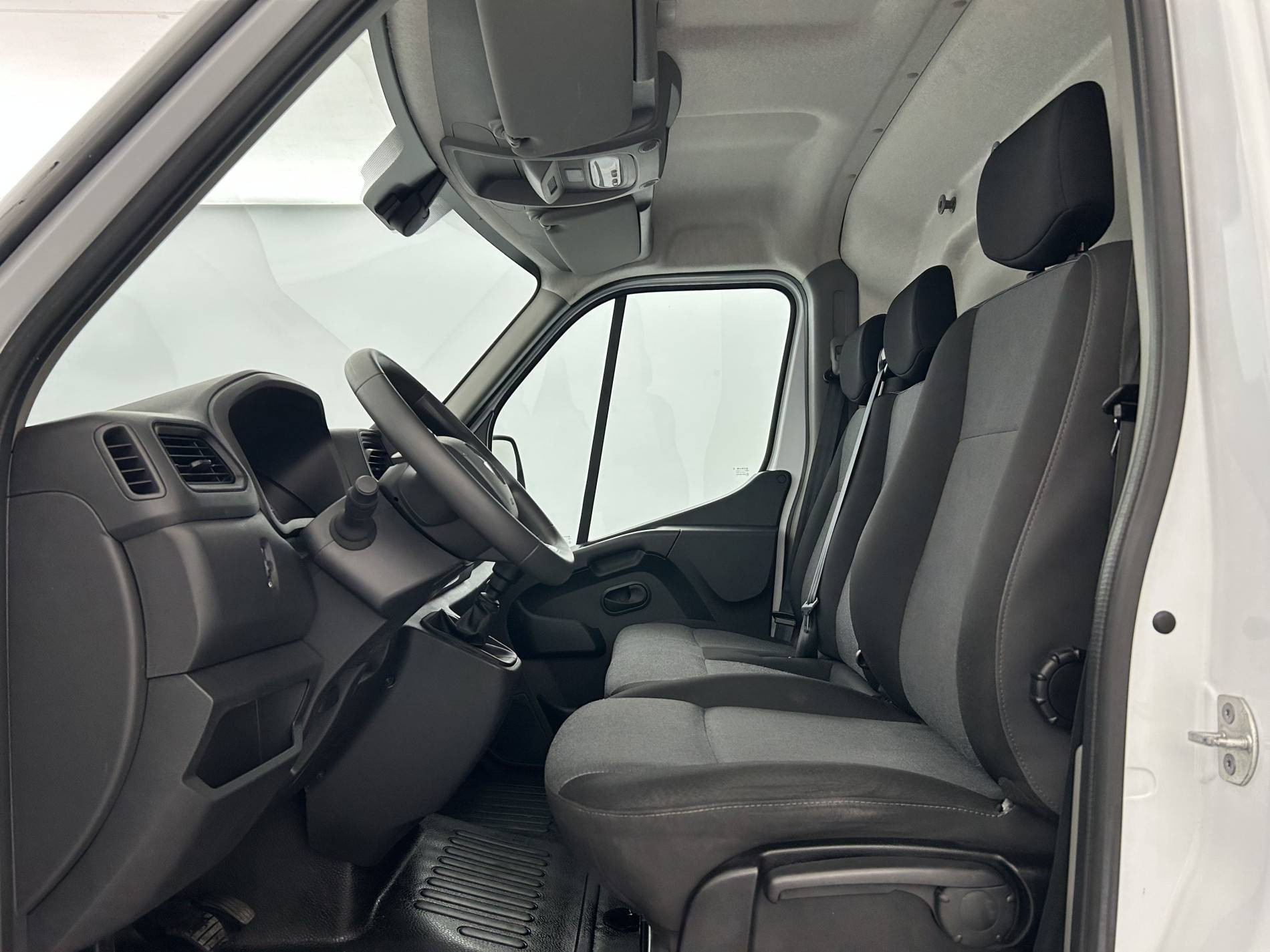 Vente en ligne Renault Master Fourgon MASTER FGN TRAC F3500 L2H2 BLUE DCI 135 au prix de 24 590 €
