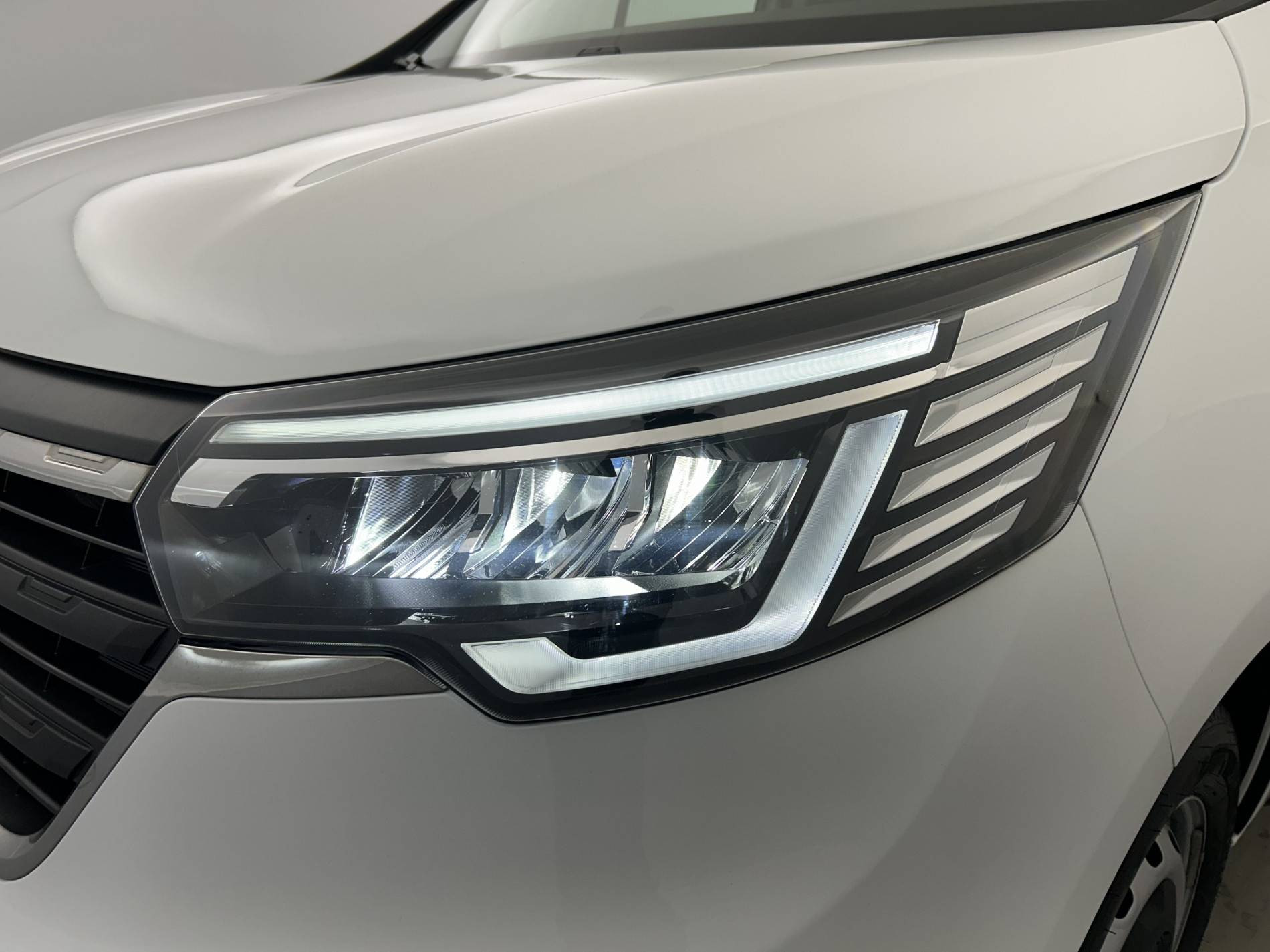 Vente en ligne Renault Trafic 3 Fourgon TRAFIC FG BLUE DCI 130 L1H1 3T GSR2 au prix de 24 990 €