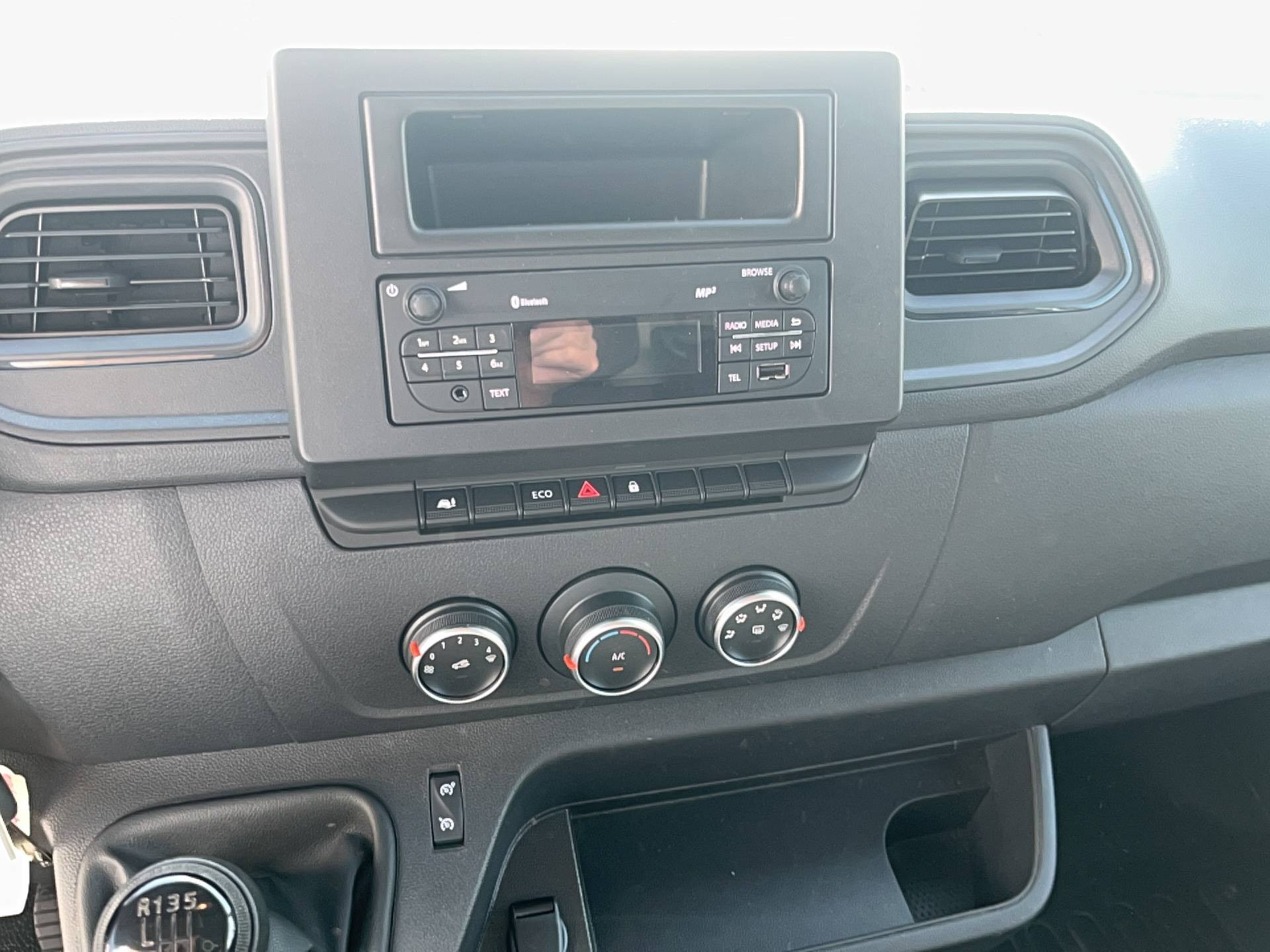Vente en ligne Renault Master Fourgon MASTER FGN TRAC F3500 L2H2 BLUE DCI 135 au prix de 26 990 €