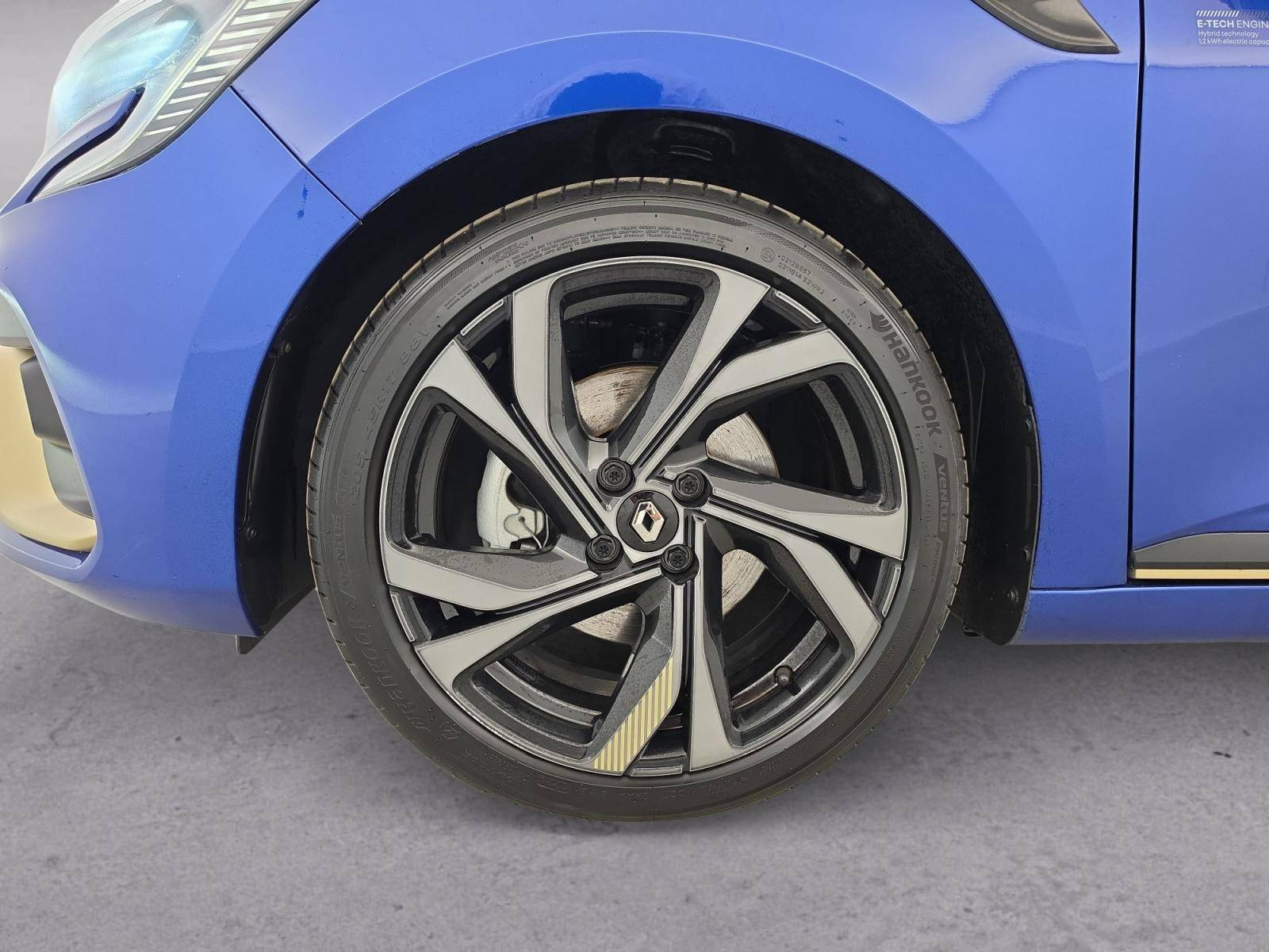 Vente en ligne Renault Clio 5 Clio E-Tech full hybrid 145 au prix de 17 890 €