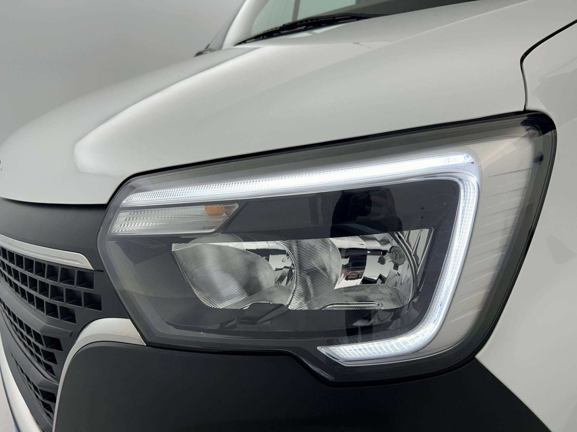 Vente en ligne Renault Master Fourgon MASTER FGN TRAC F3500 L2H2 BLUE DCI 135 au prix de 25 990 €