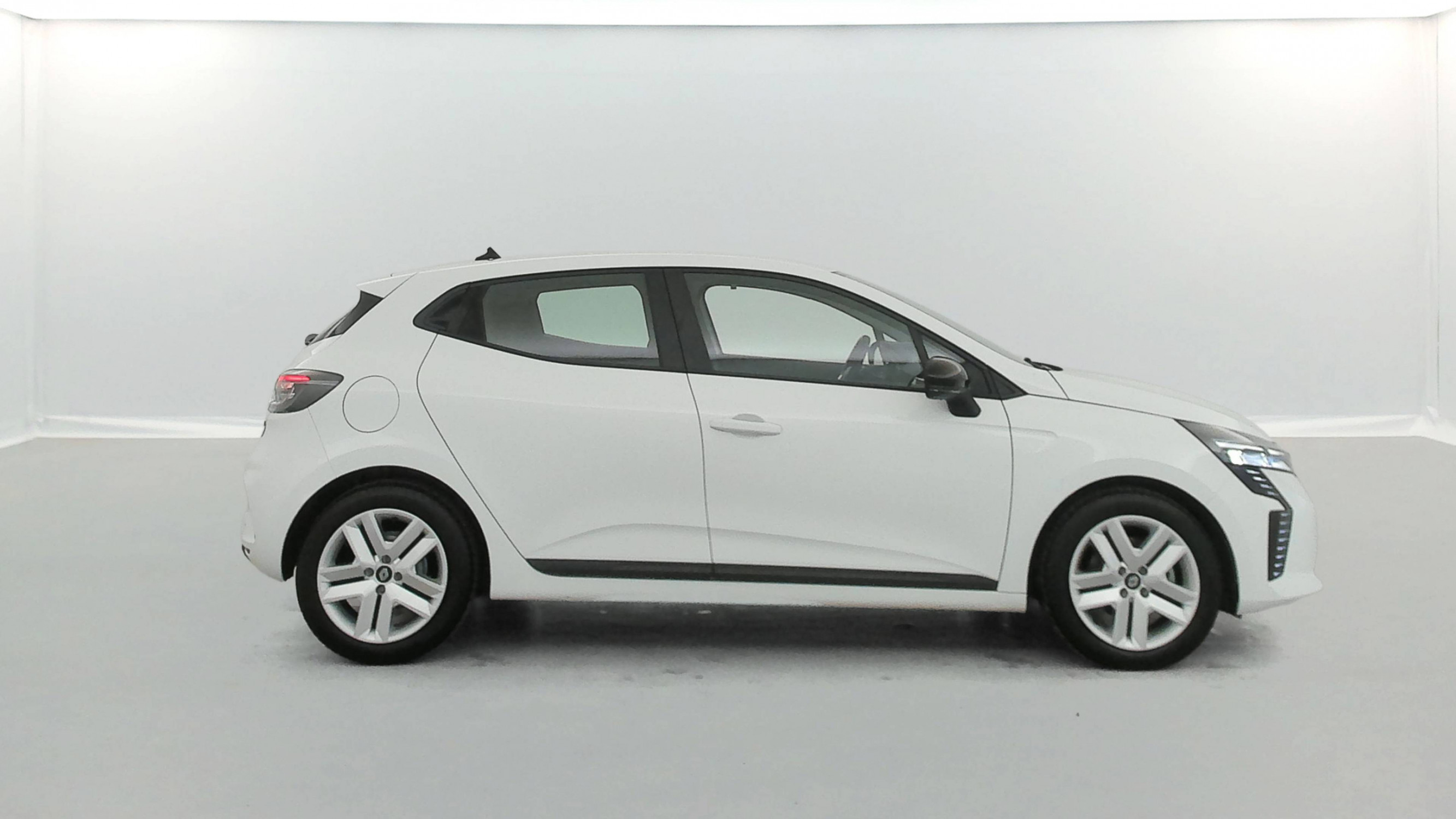 Vente en ligne Renault Clio 5 Clio E-Tech full hybrid 145 au prix de 16 991 €