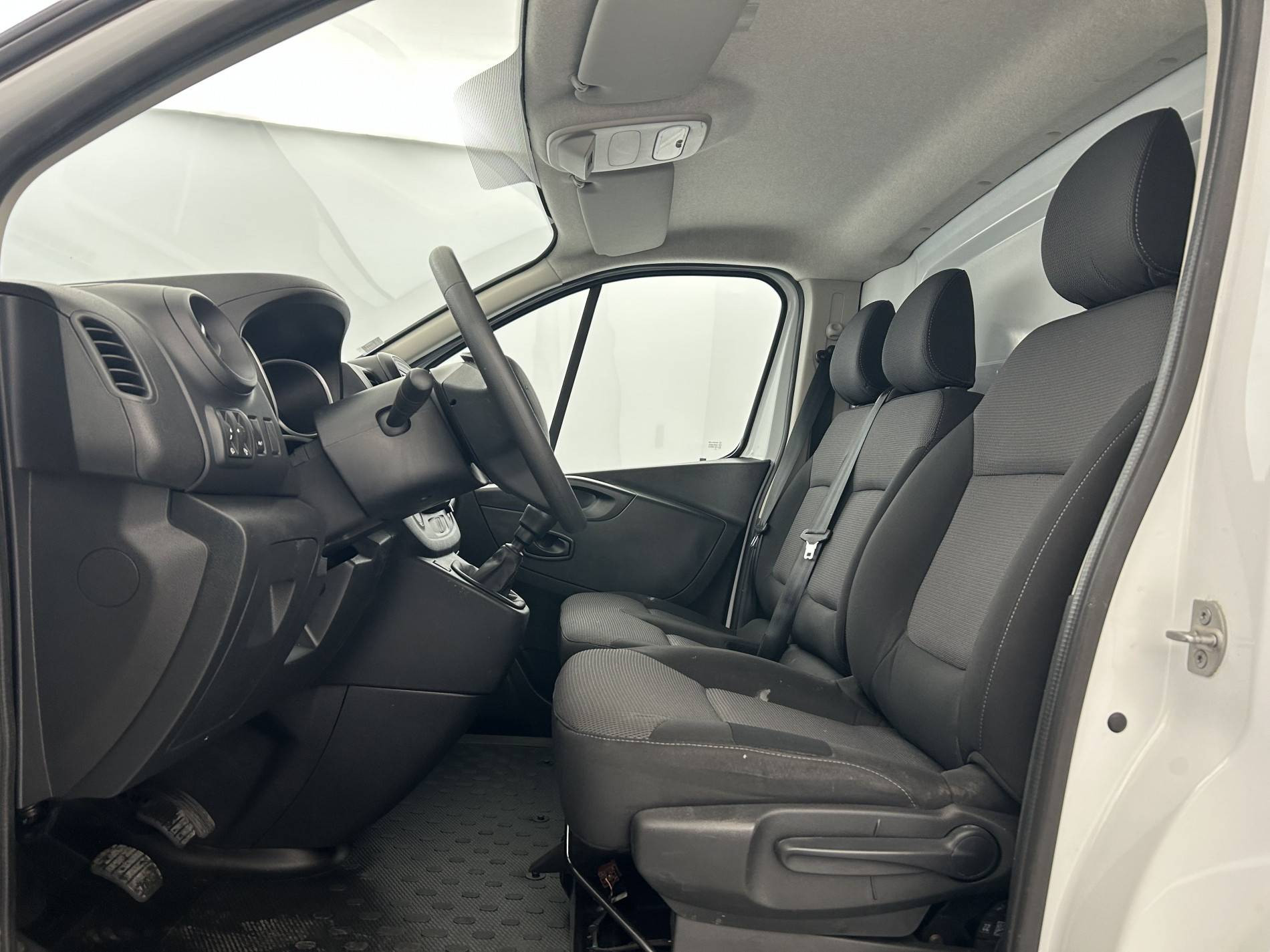 Vente en ligne Renault Trafic 3 Fourgon TRAFIC FGN L1H1 1000 KG DCI 120 au prix de 19 490 €