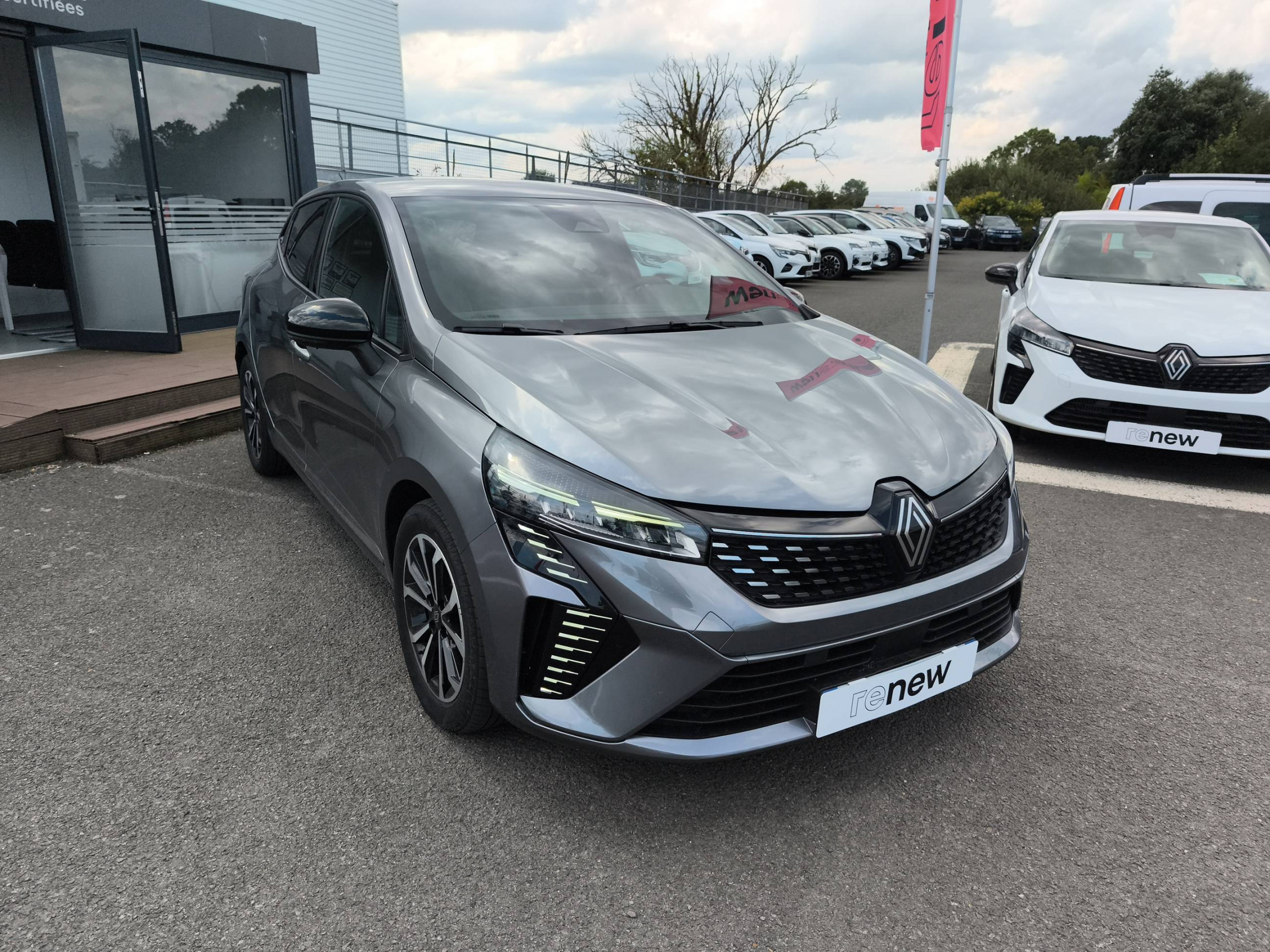 Vente en ligne Renault Clio 5 Clio E-Tech full hybrid 145 au prix de 18 990 €