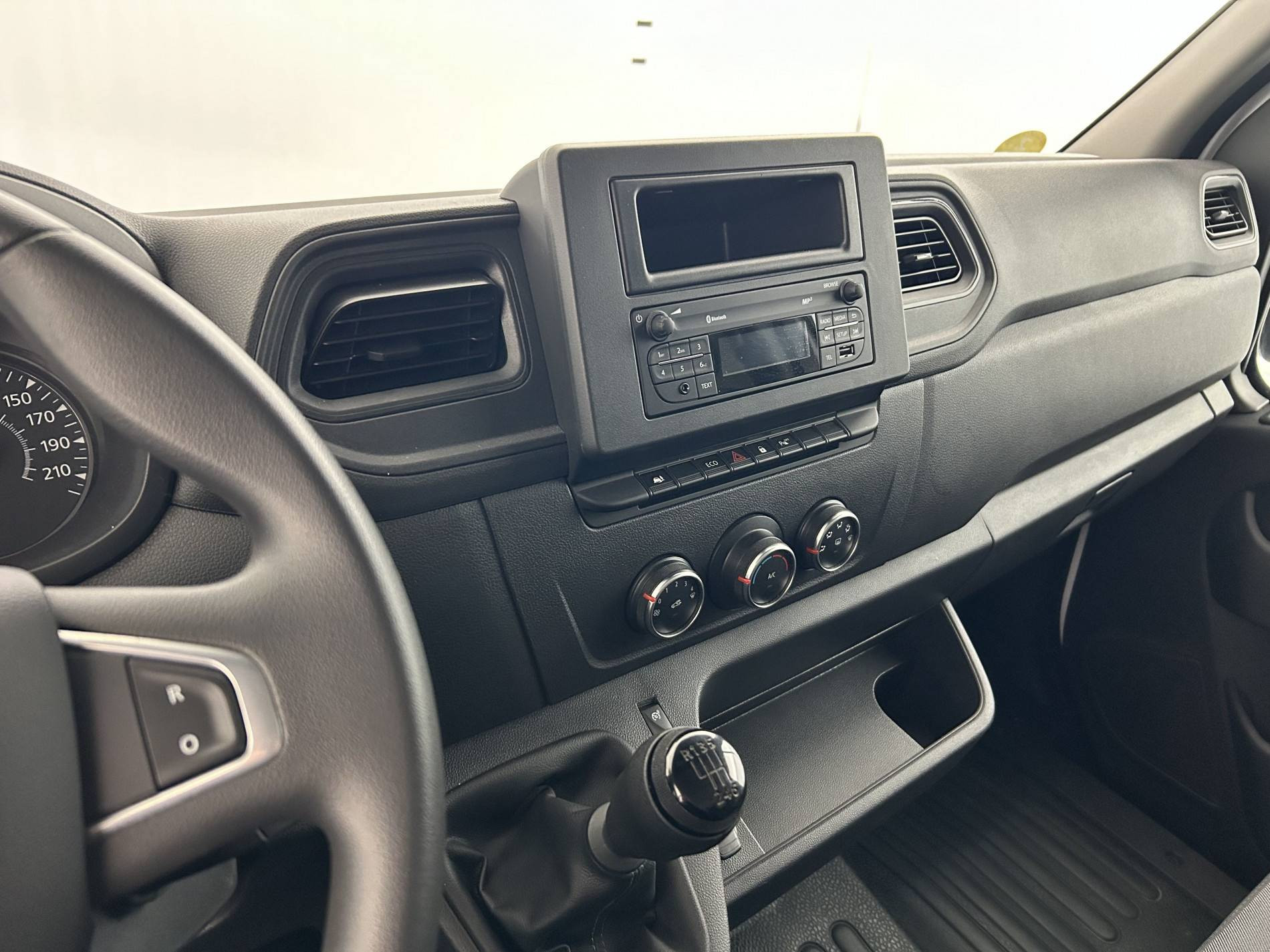 Vente en ligne Renault Master Fourgon MASTER FGN TRAC F3500 L2H2 BLUE DCI 135 au prix de 25 490 €