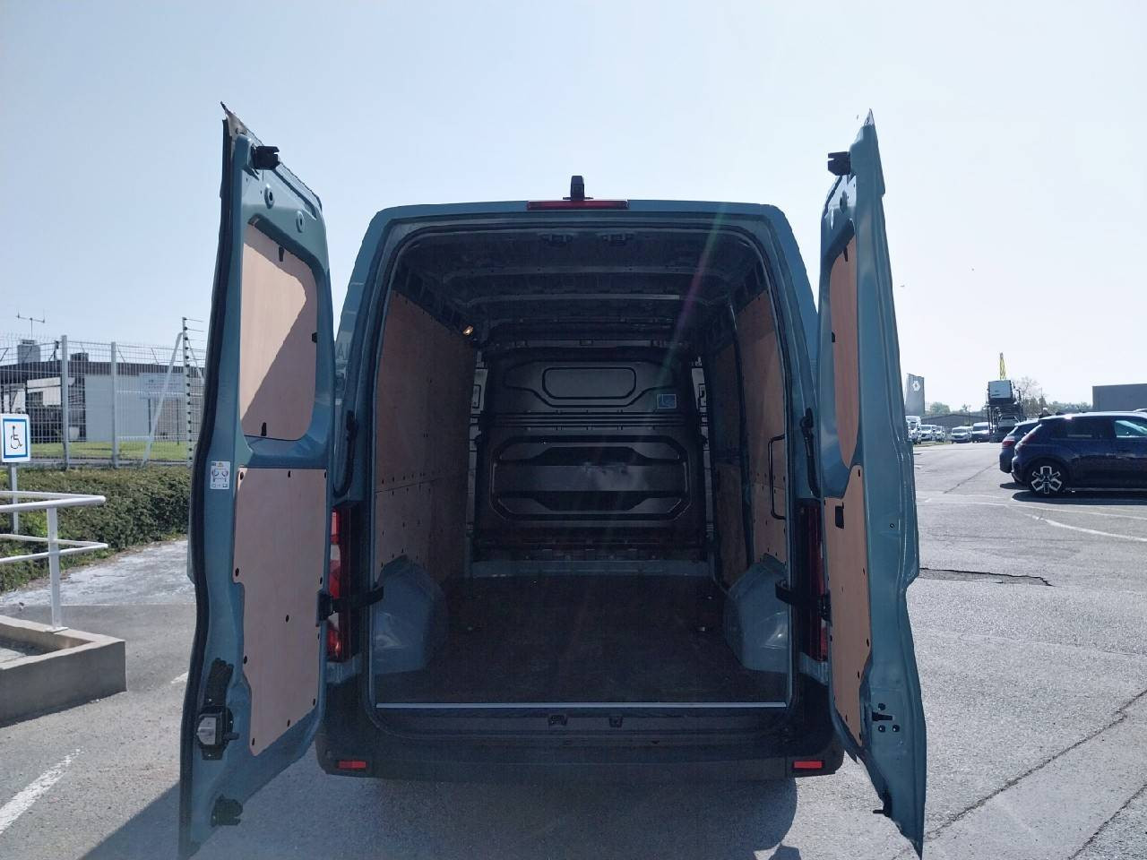 Vente en ligne Renault Master E-Tech MASTER ELECTRIQUE FGN L2H2 3T5 GRANDE AUTONOMIE au prix de 50 949 €